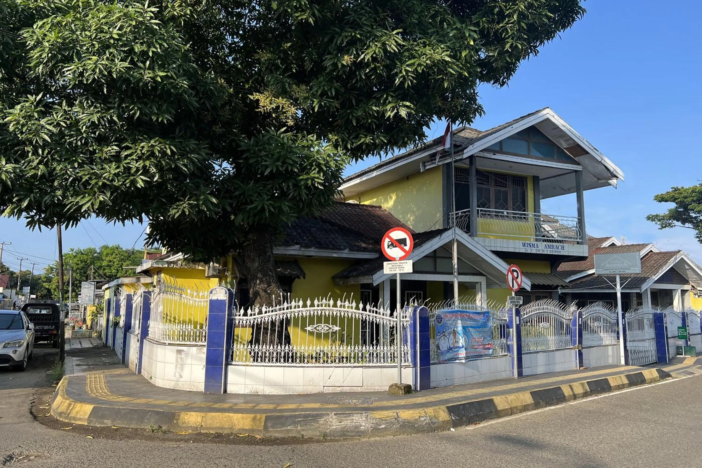 Facade/entrance in Hotel O Wisma Amrach