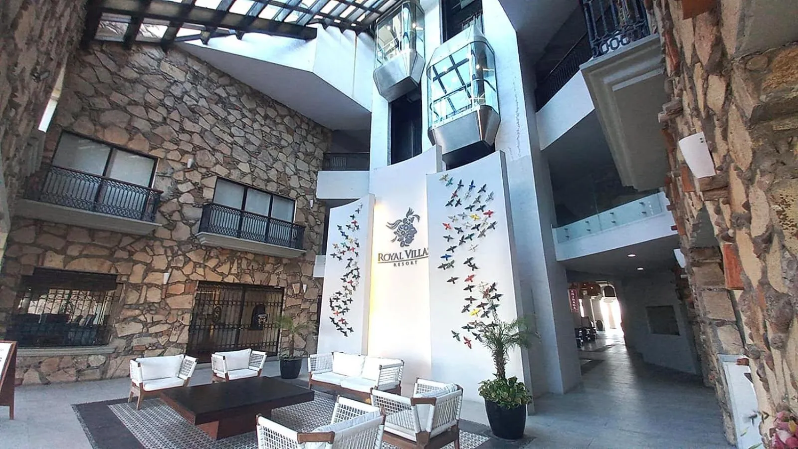 Facade/entrance in Royal Villas Resort