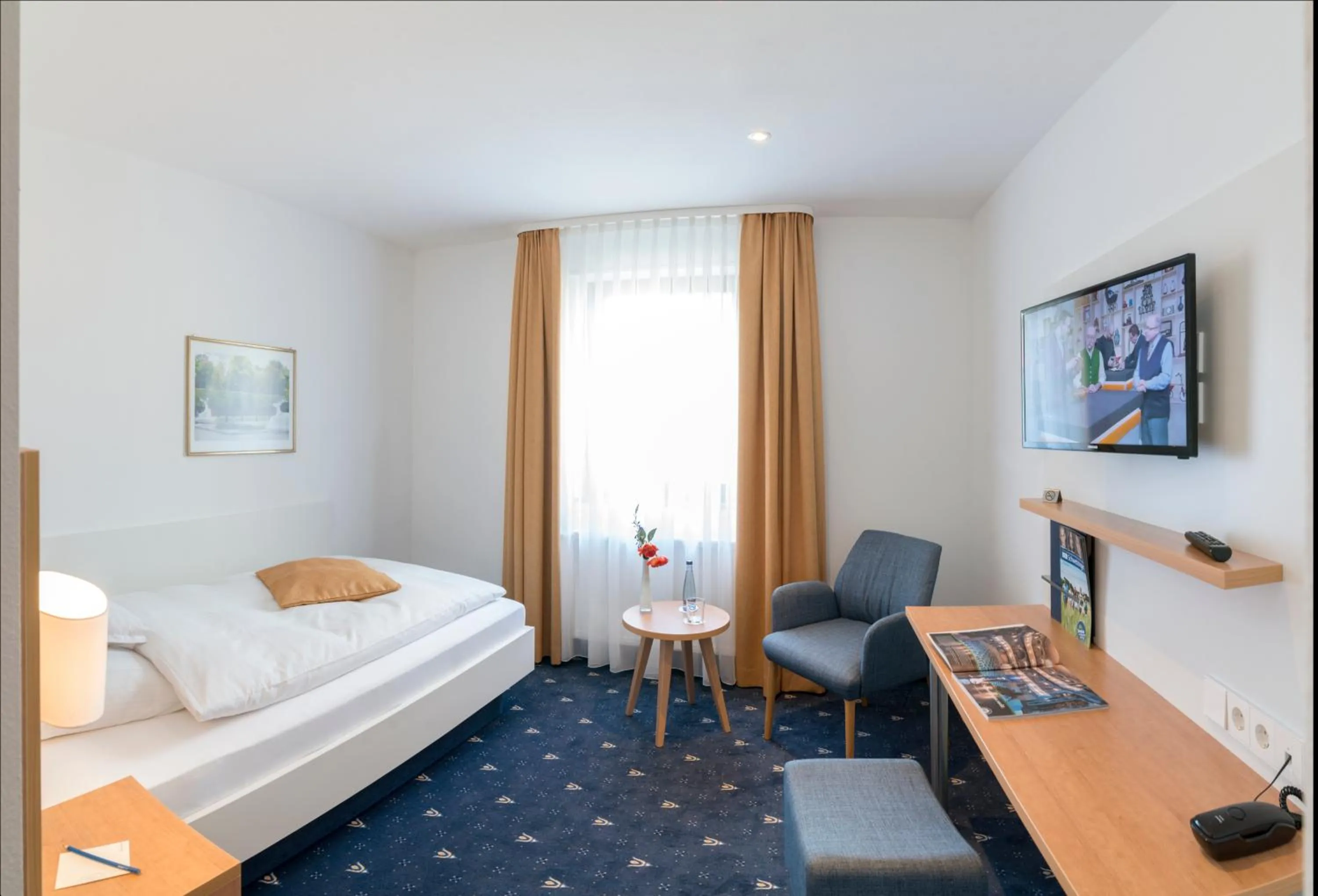 TV and multimedia, Bed in Hotel Adler Post