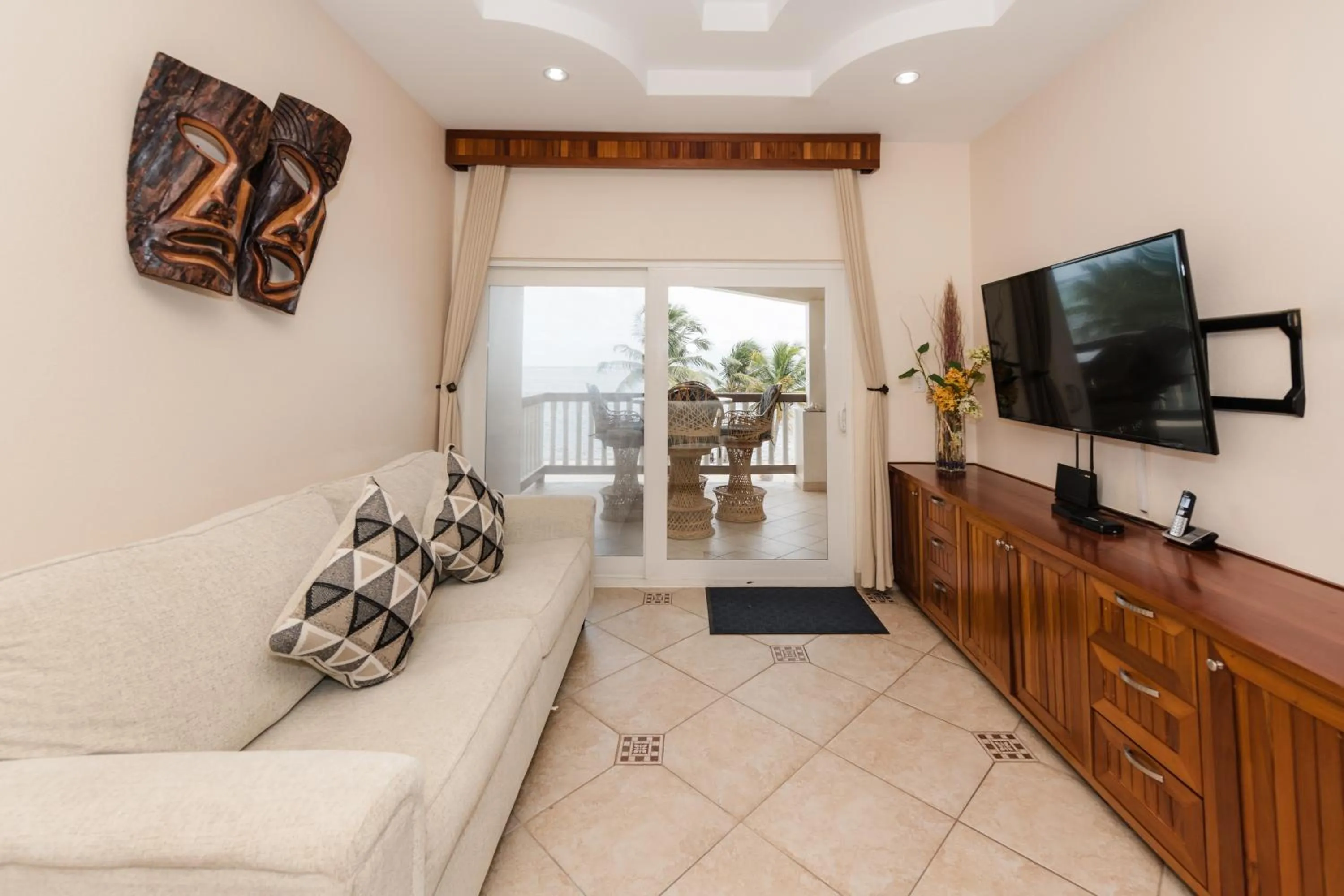 Communal lounge/ TV room in Grand Caribe Belize