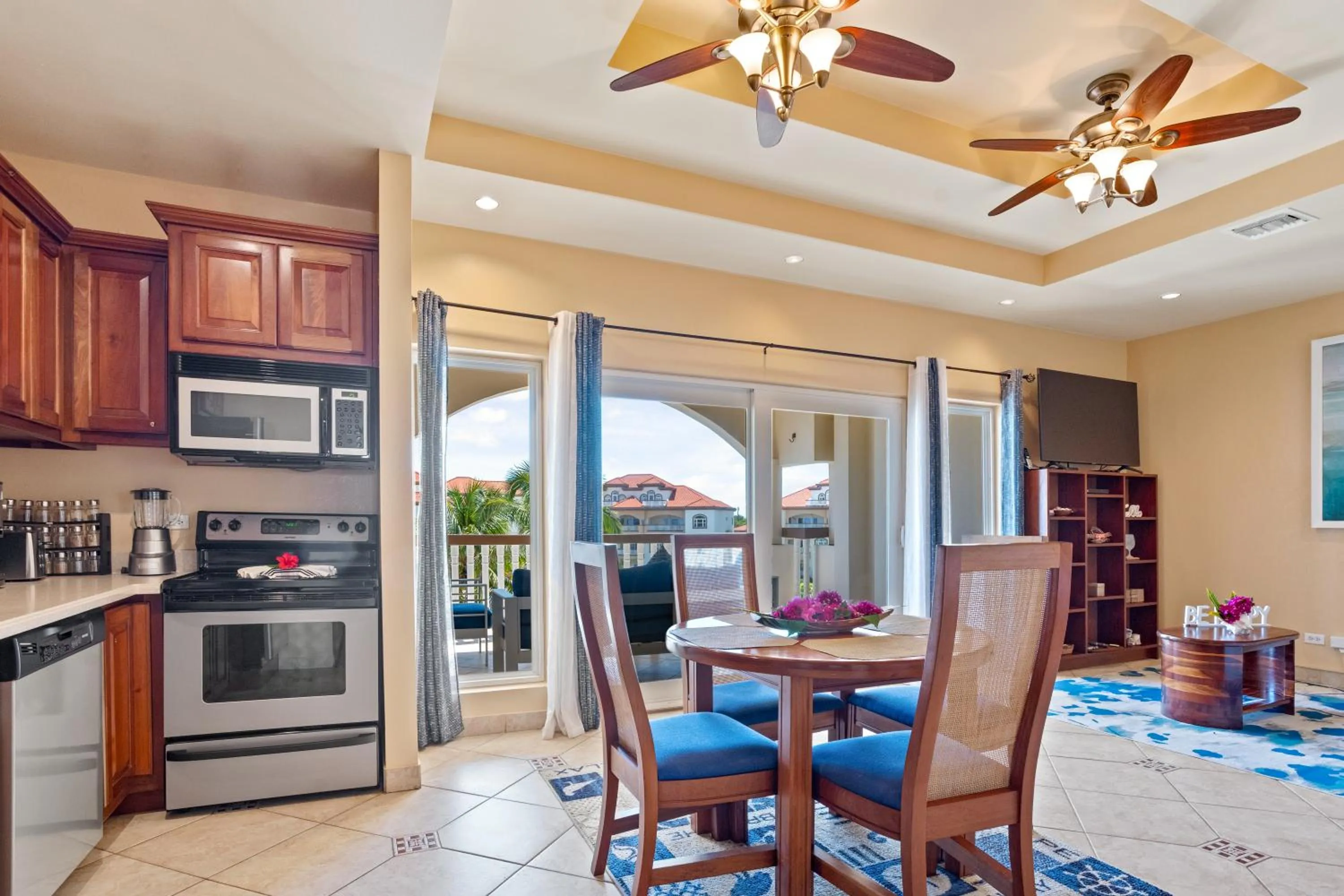 Kitchen or kitchenette in Grand Caribe Belize