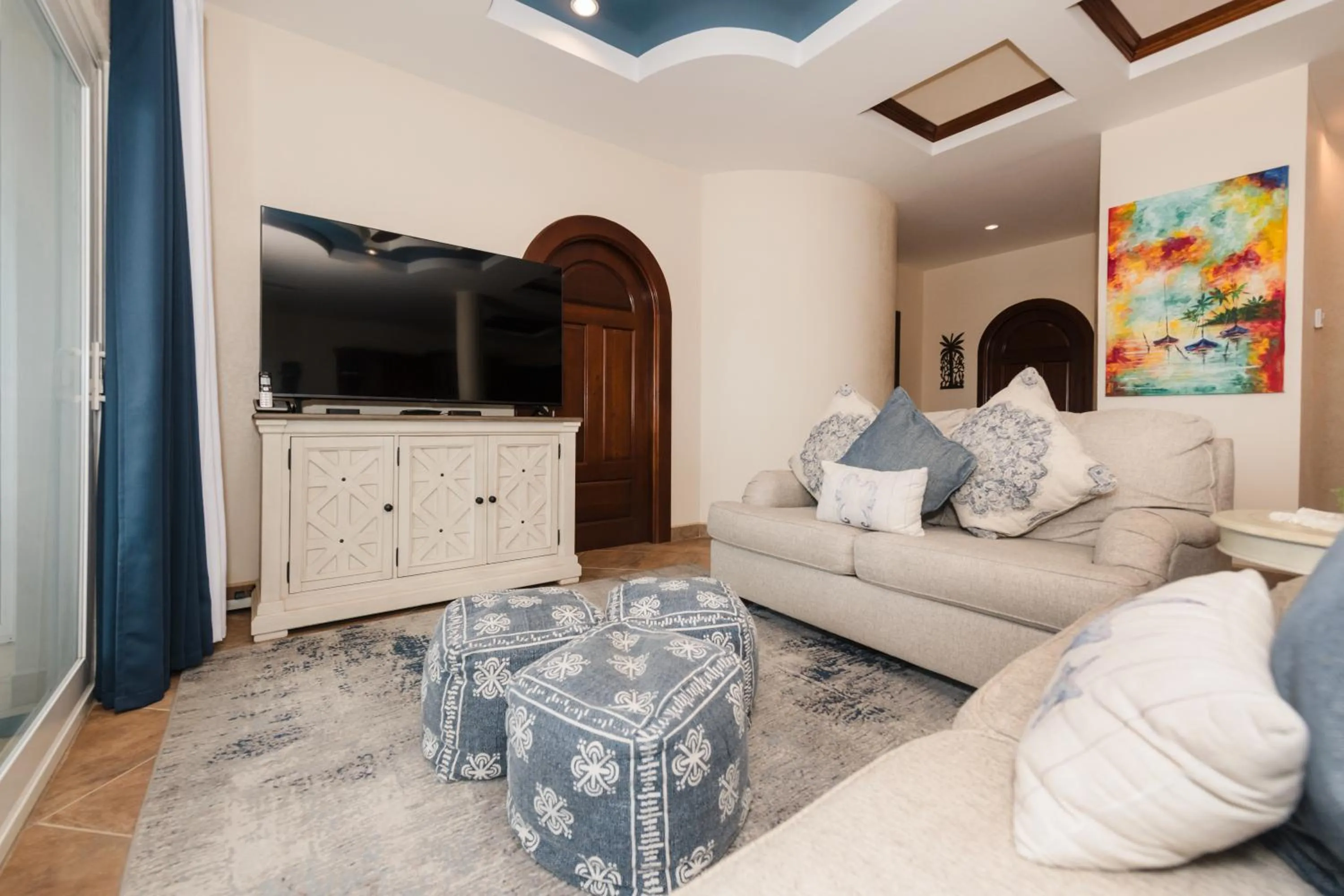 Communal lounge/ TV room in Grand Caribe Belize