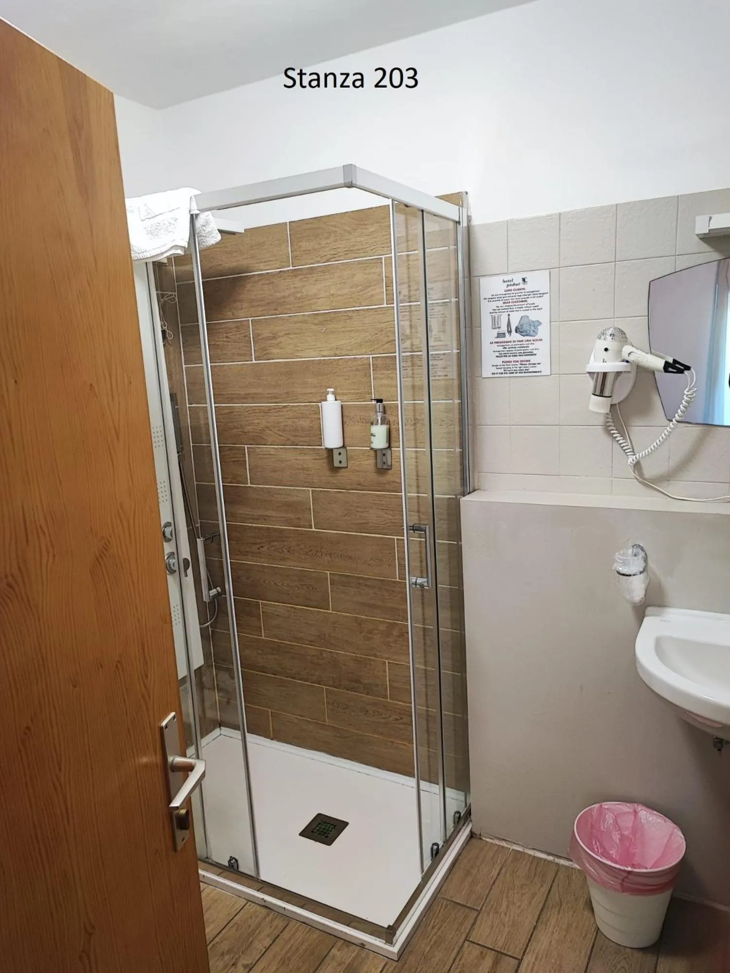 Bathroom in Hotel Pizboè