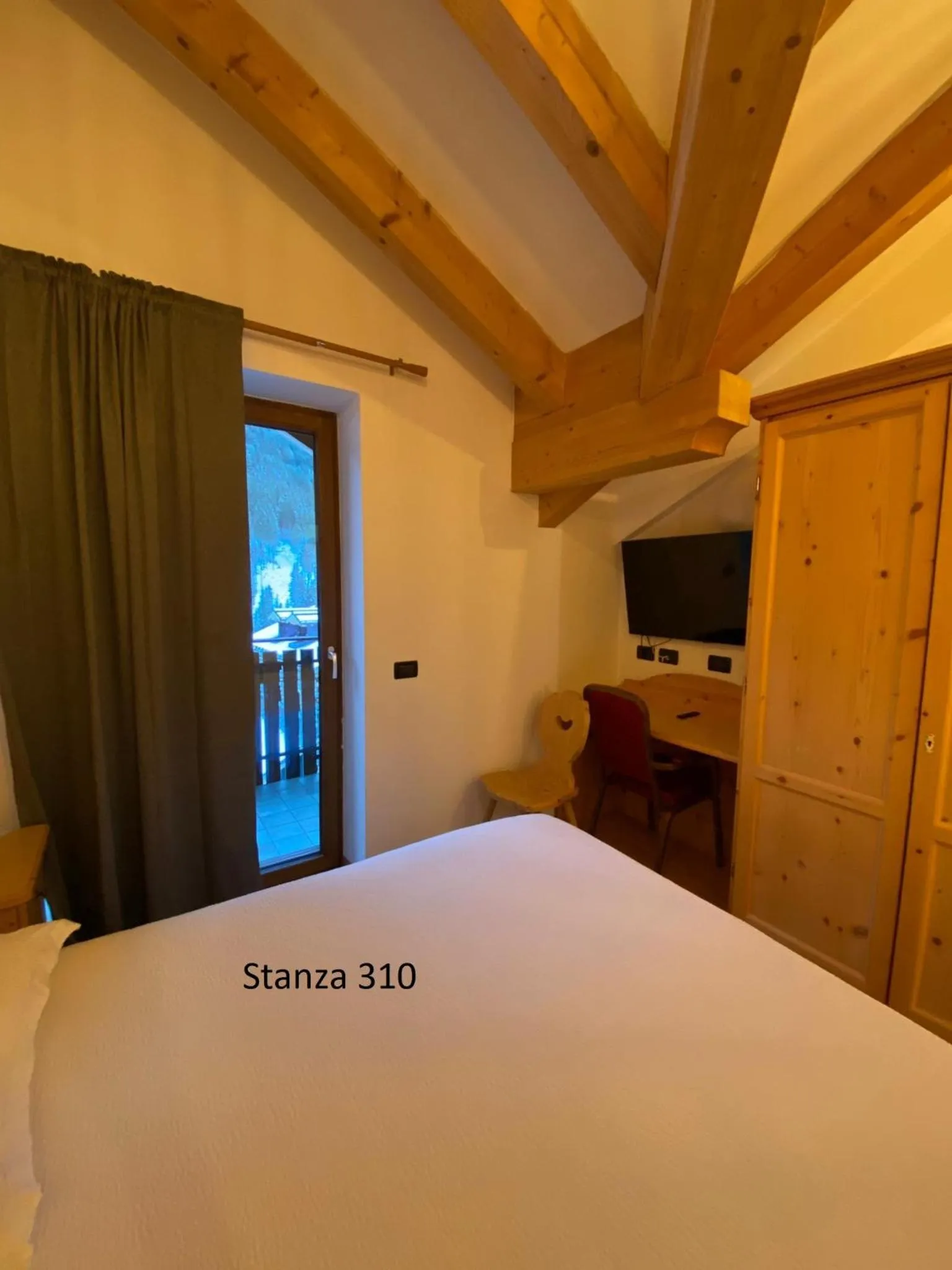 Photo of the whole room, Bed in Hotel Pizboè