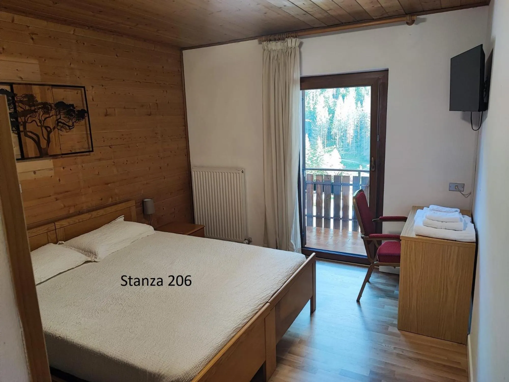 TV and multimedia, Bed in Hotel Pizboè