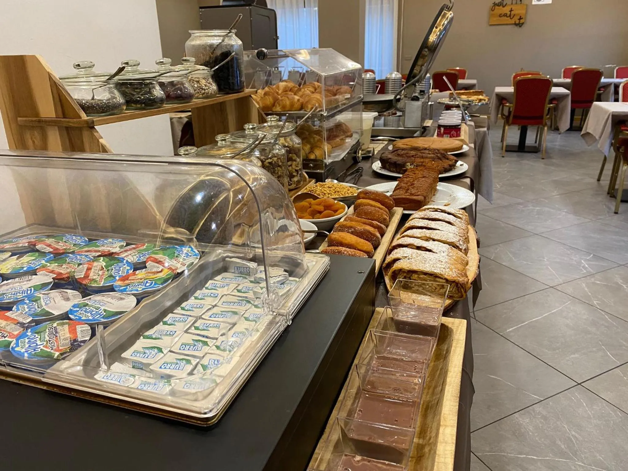 Breakfast in Hotel Pizboè