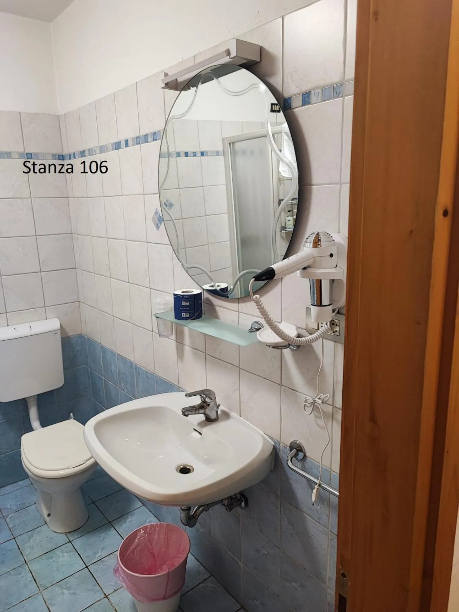 Bathroom in Hotel Pizboè