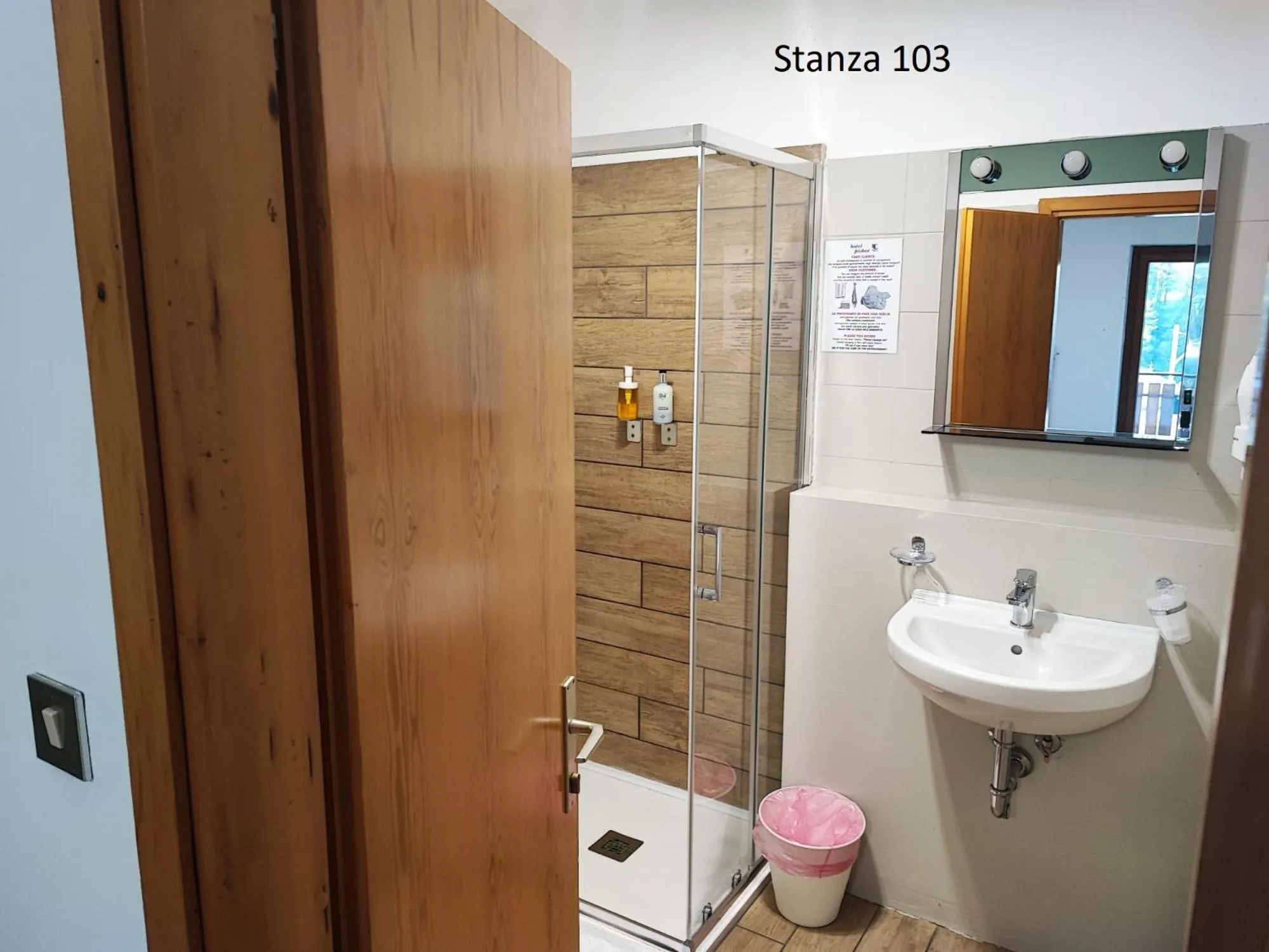 Bathroom in Hotel Pizboè