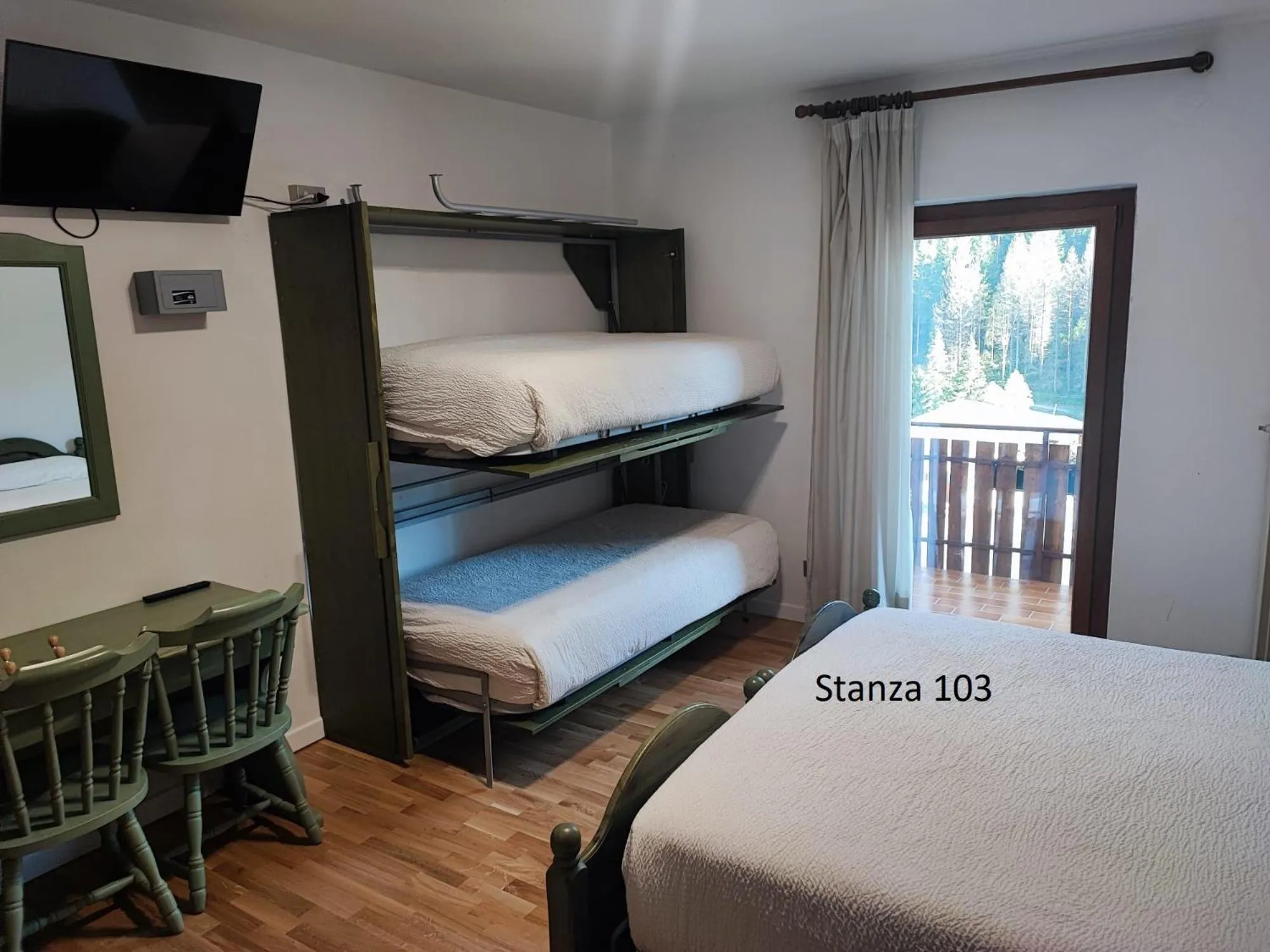 Bed in Hotel Pizboè