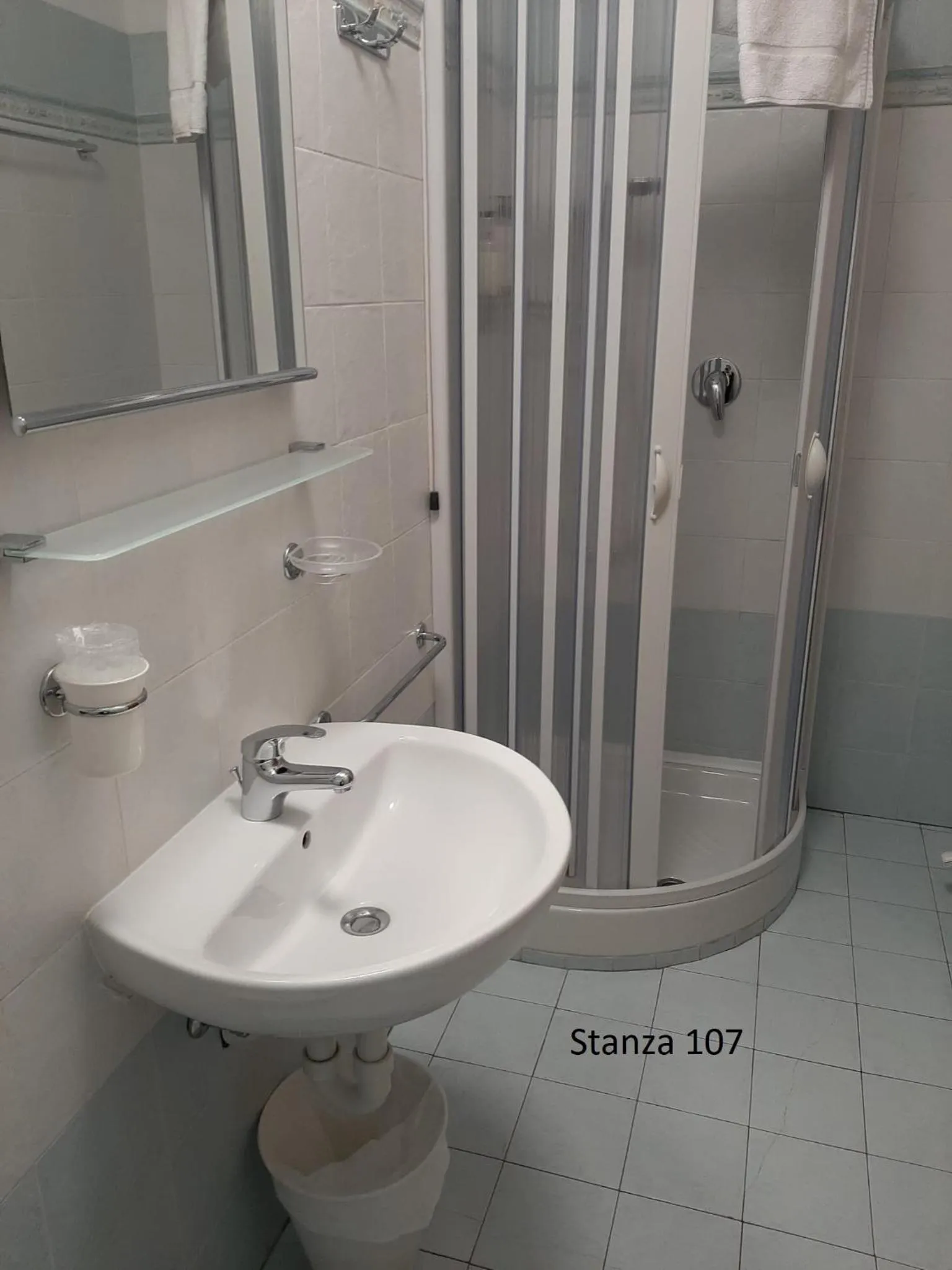 Bathroom in Hotel Pizboè