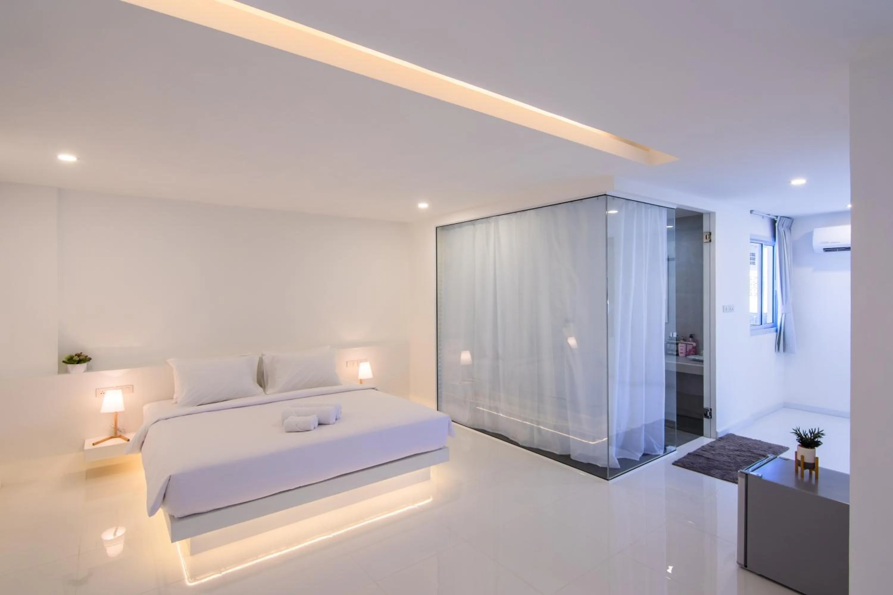 Bed in Thewhitehotel BY Charoensri - SHA Extra Plus