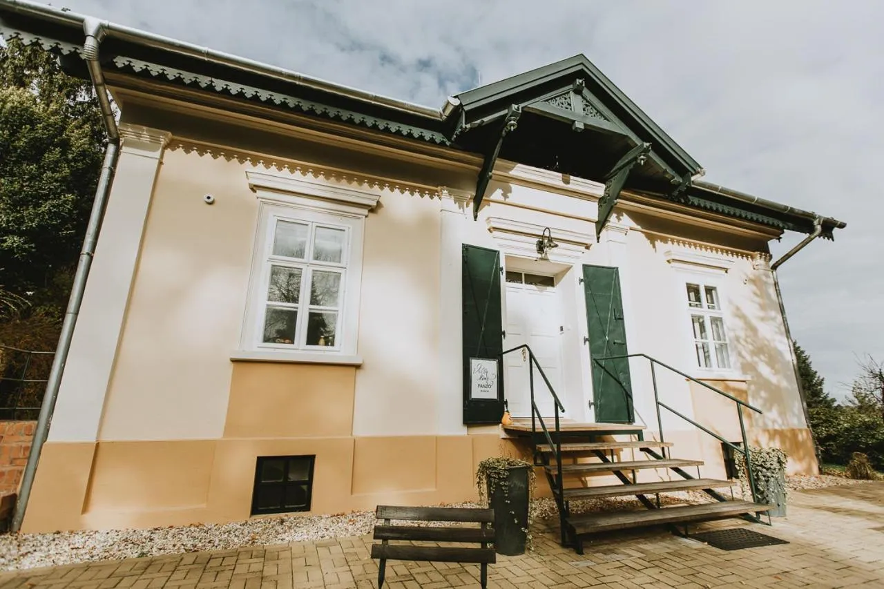 Property building in Villa Mimi