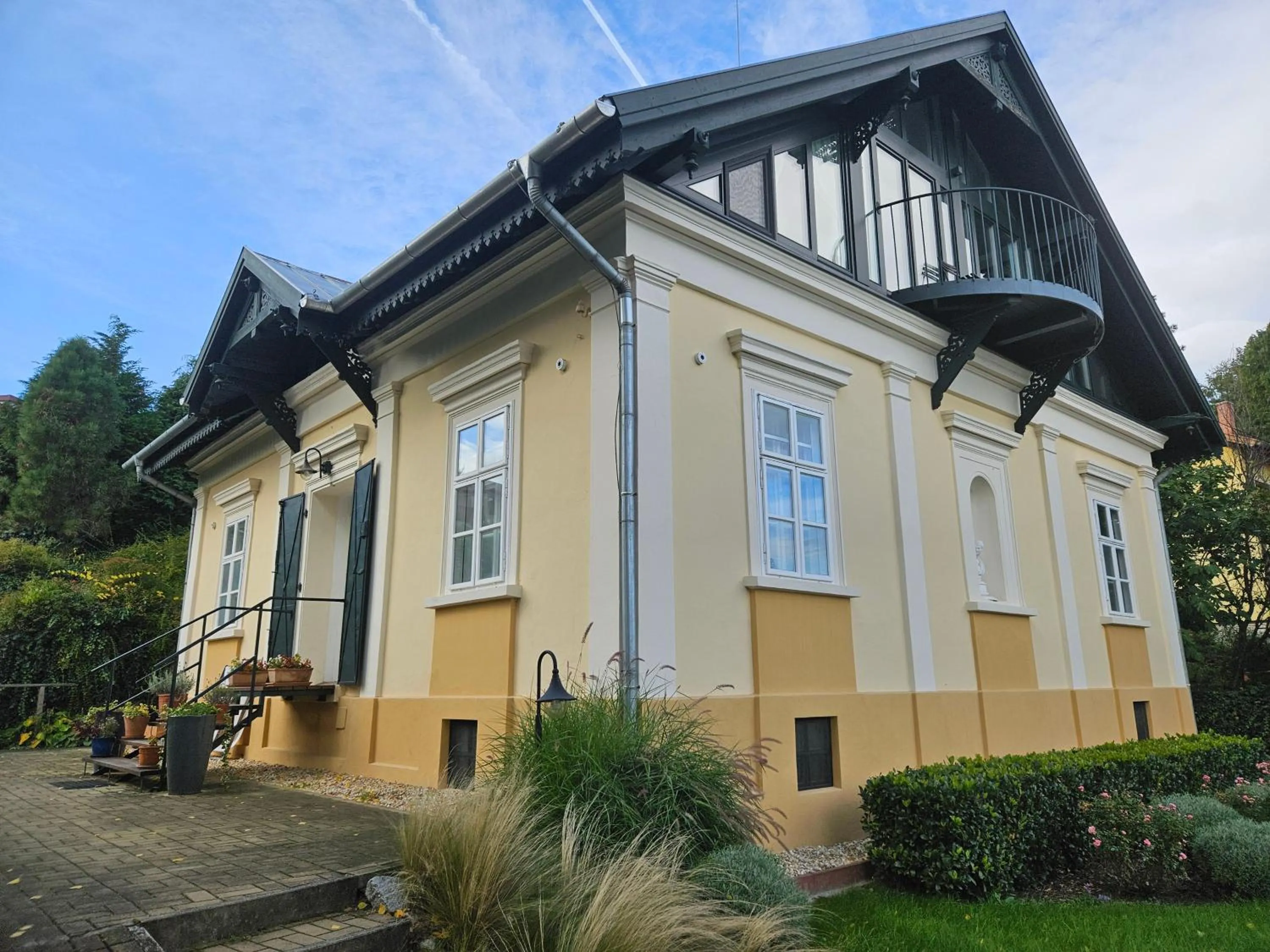 Property building in Villa Mimi