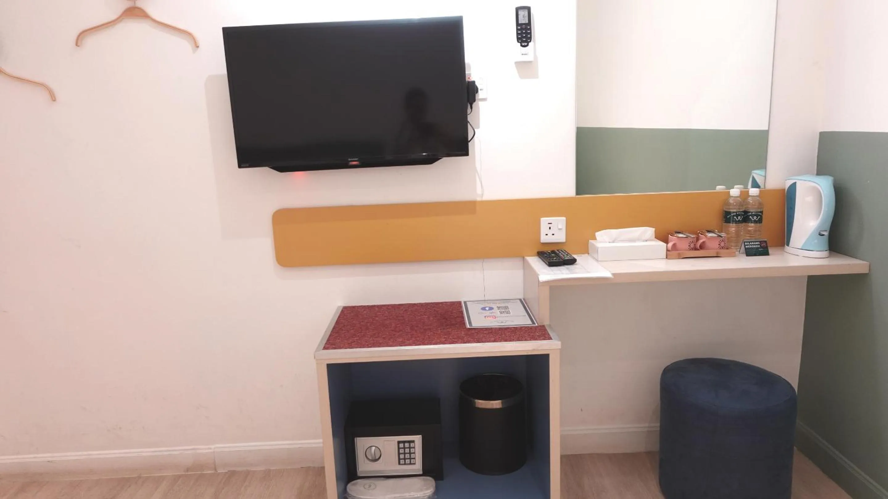 TV and multimedia in All Are Welcome Lawas Boutique Hotel