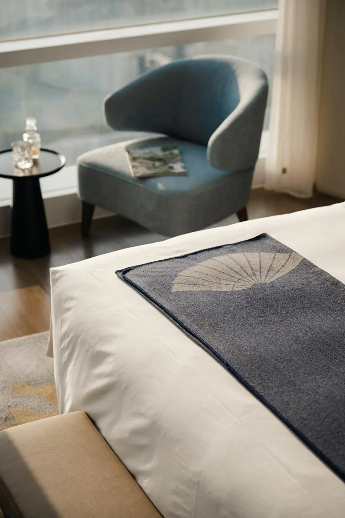 Bedroom, Bed in Mandarin Oriental, Shenzhen