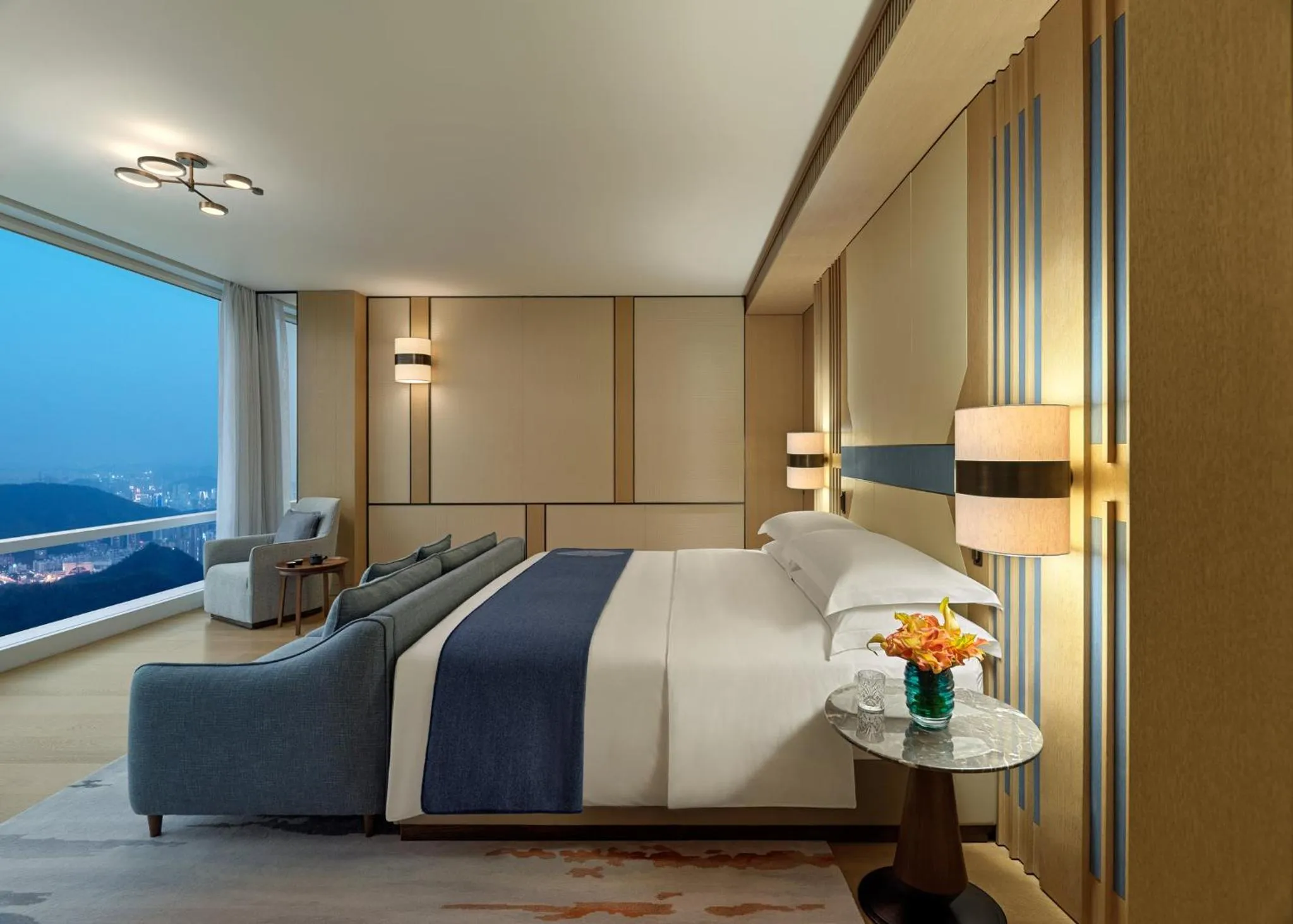 Bedroom, Bed in Mandarin Oriental, Shenzhen