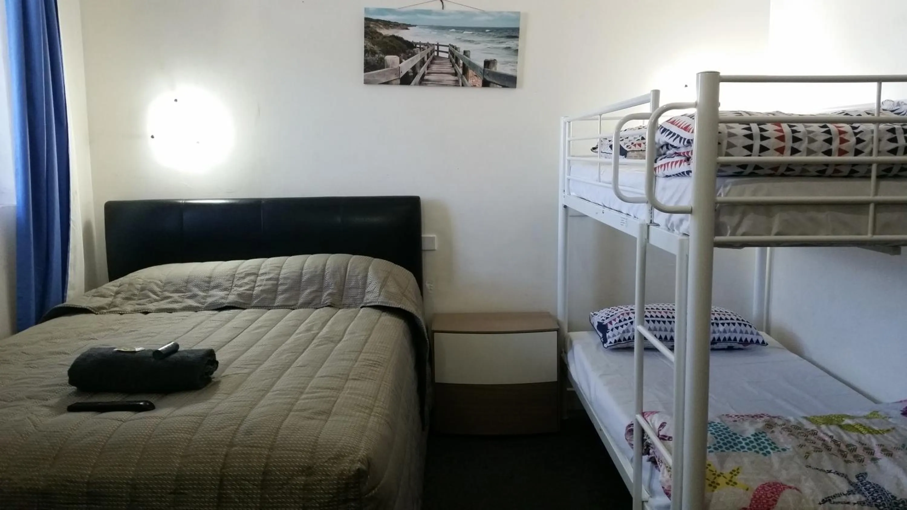 bunk bed, Bed in Perth City Motel