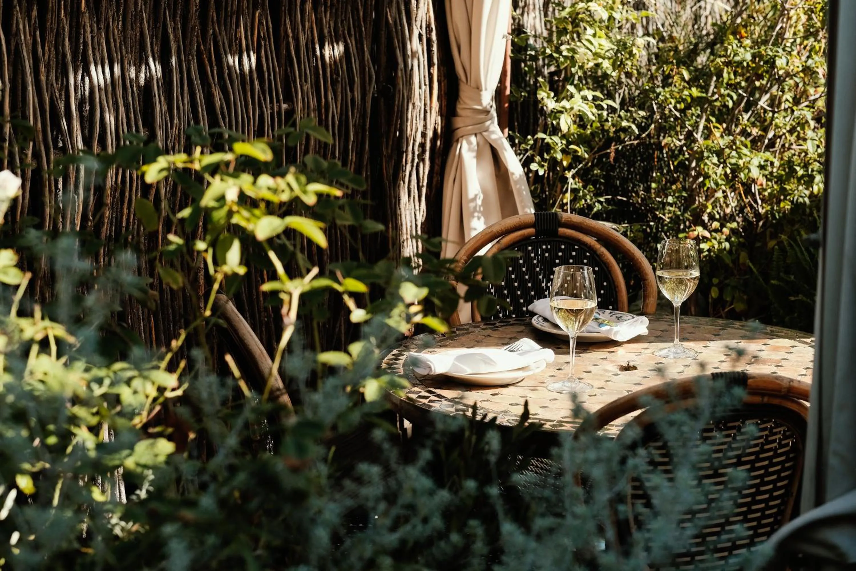 Restaurant/places to eat in Petit Ermitage