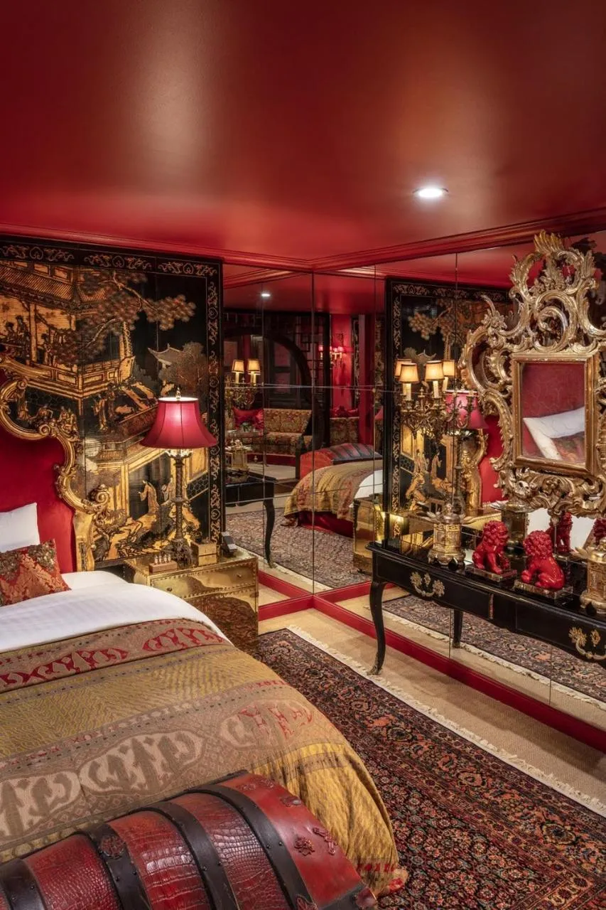 Seating area, Bed in Petit Ermitage