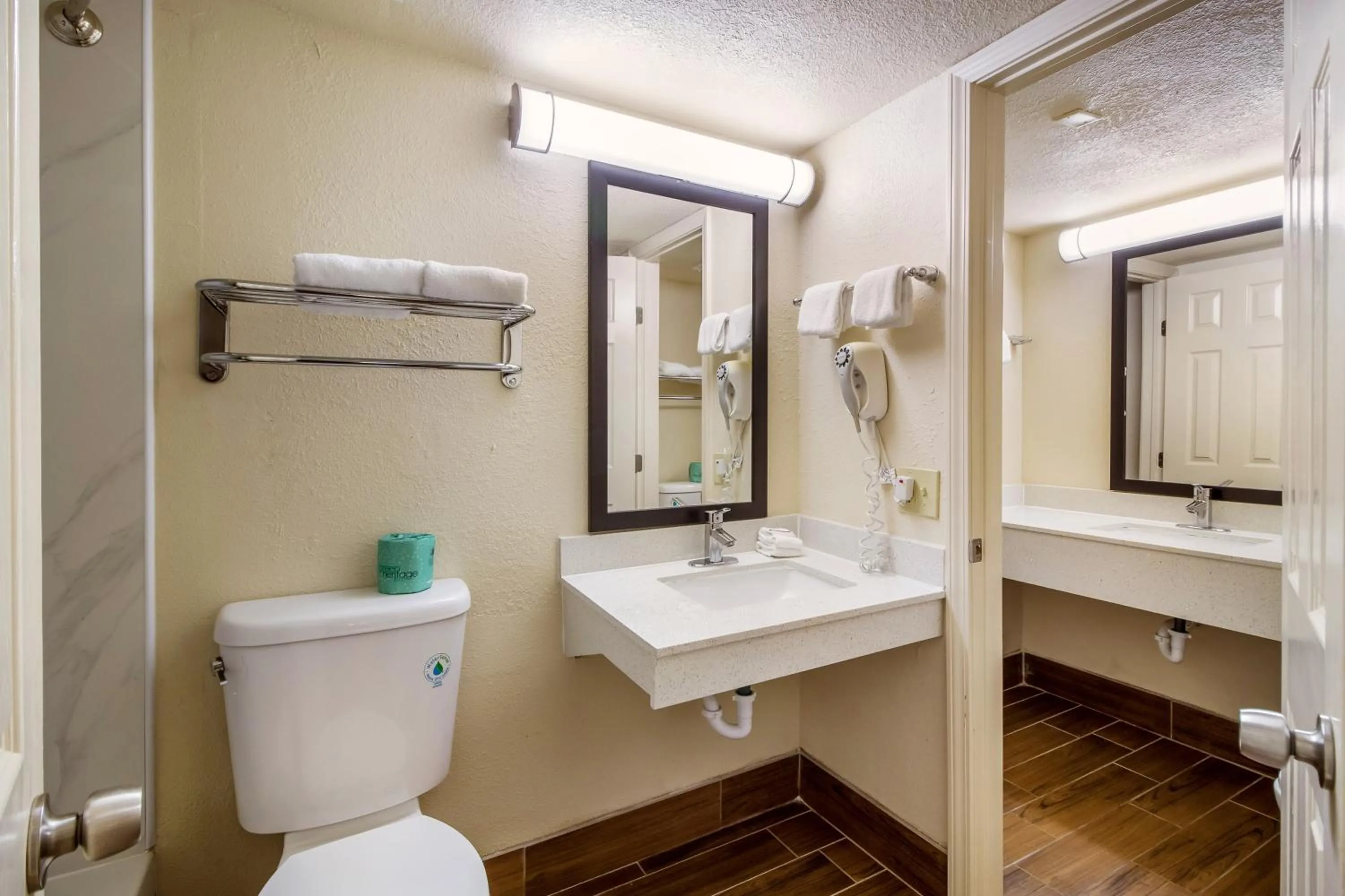 Bathroom in Red Roof Inn Houston East I-10