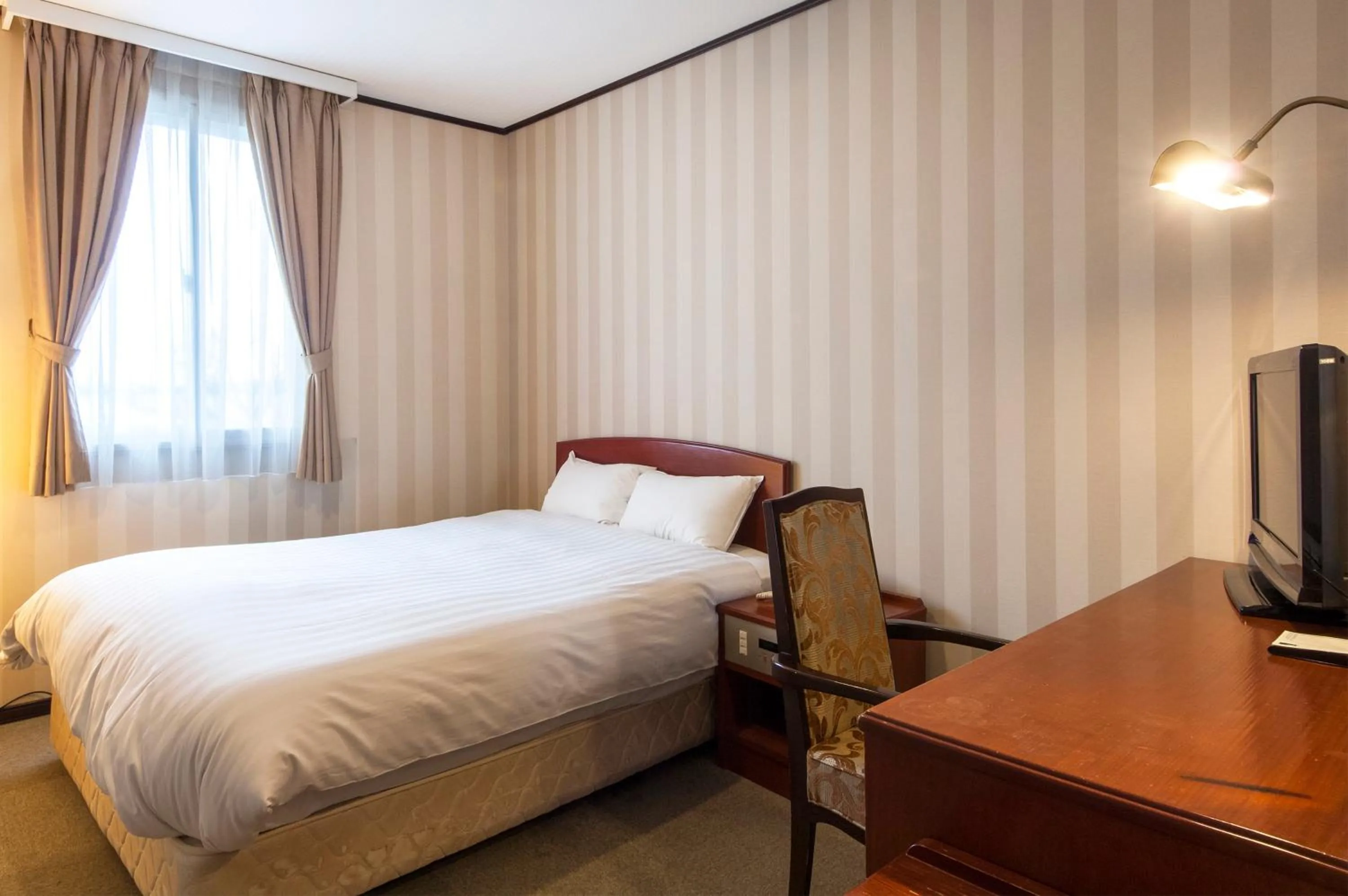 Photo of the whole room, Bed in TsukubaNoYu Urban Hotel