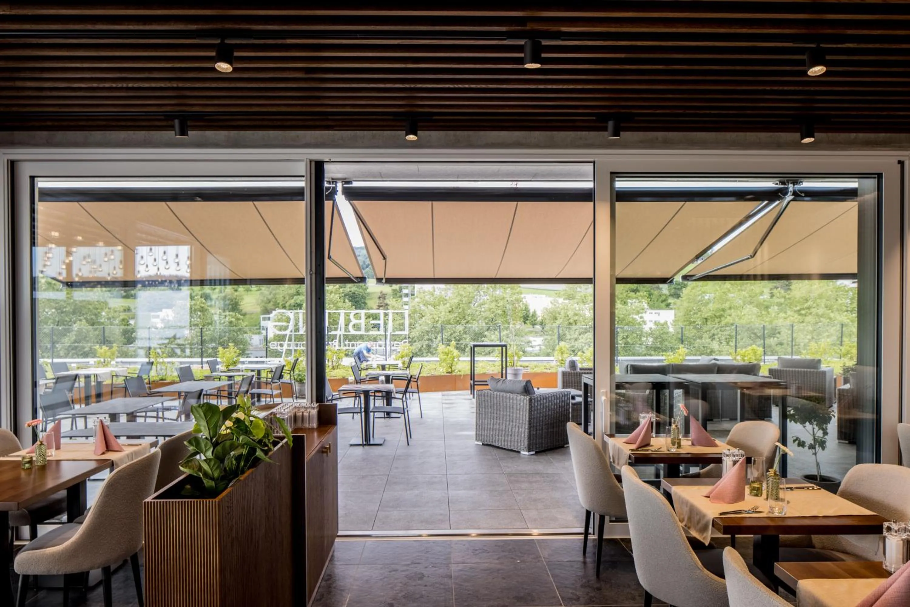 Restaurant/places to eat in MOOI Apartments Schlieren