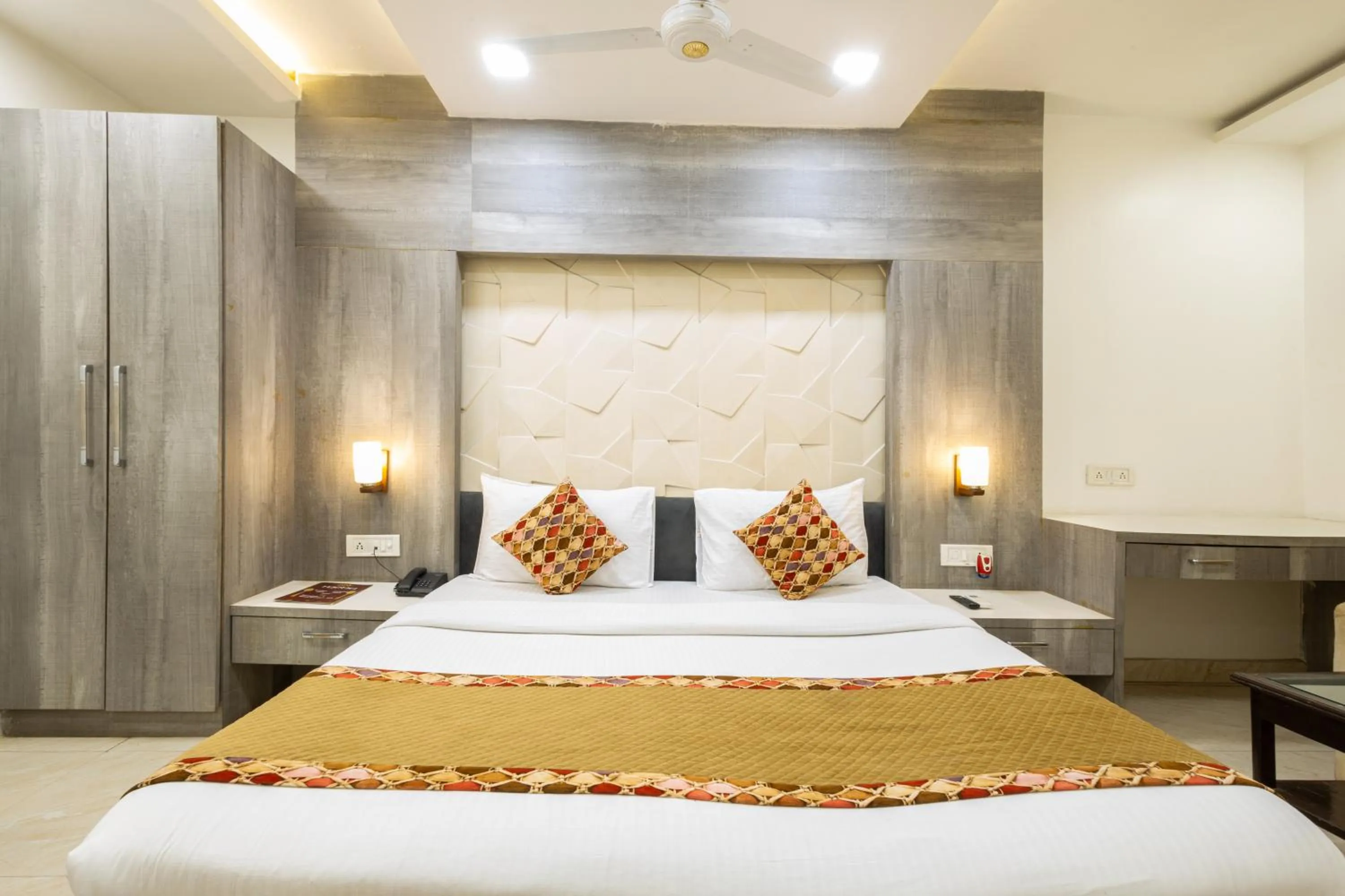 Bed in Hotel Red Castle - Karol Bagh - Where luxury meets comfort