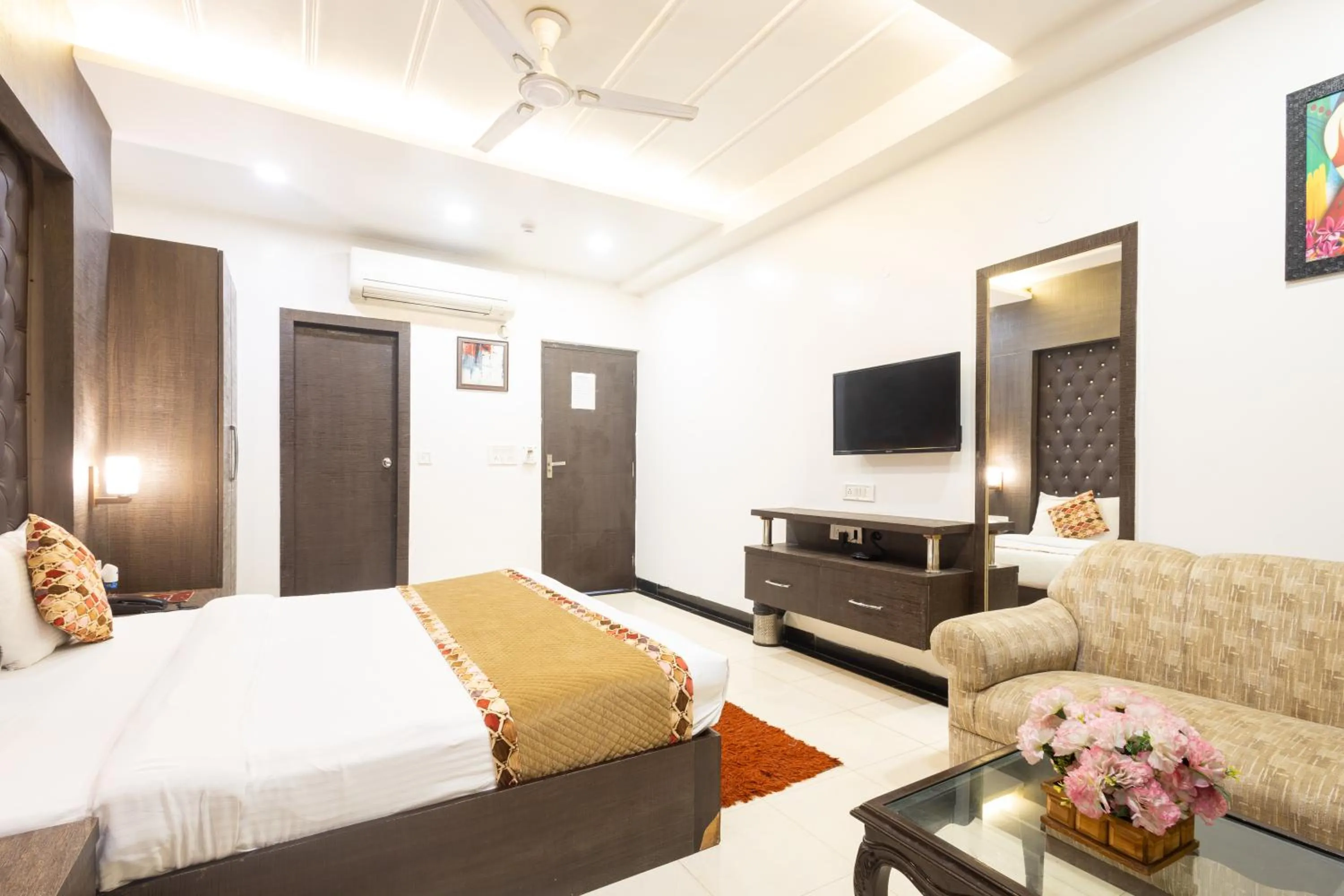 Bed in Hotel Red Castle - Karol Bagh - Where luxury meets comfort
