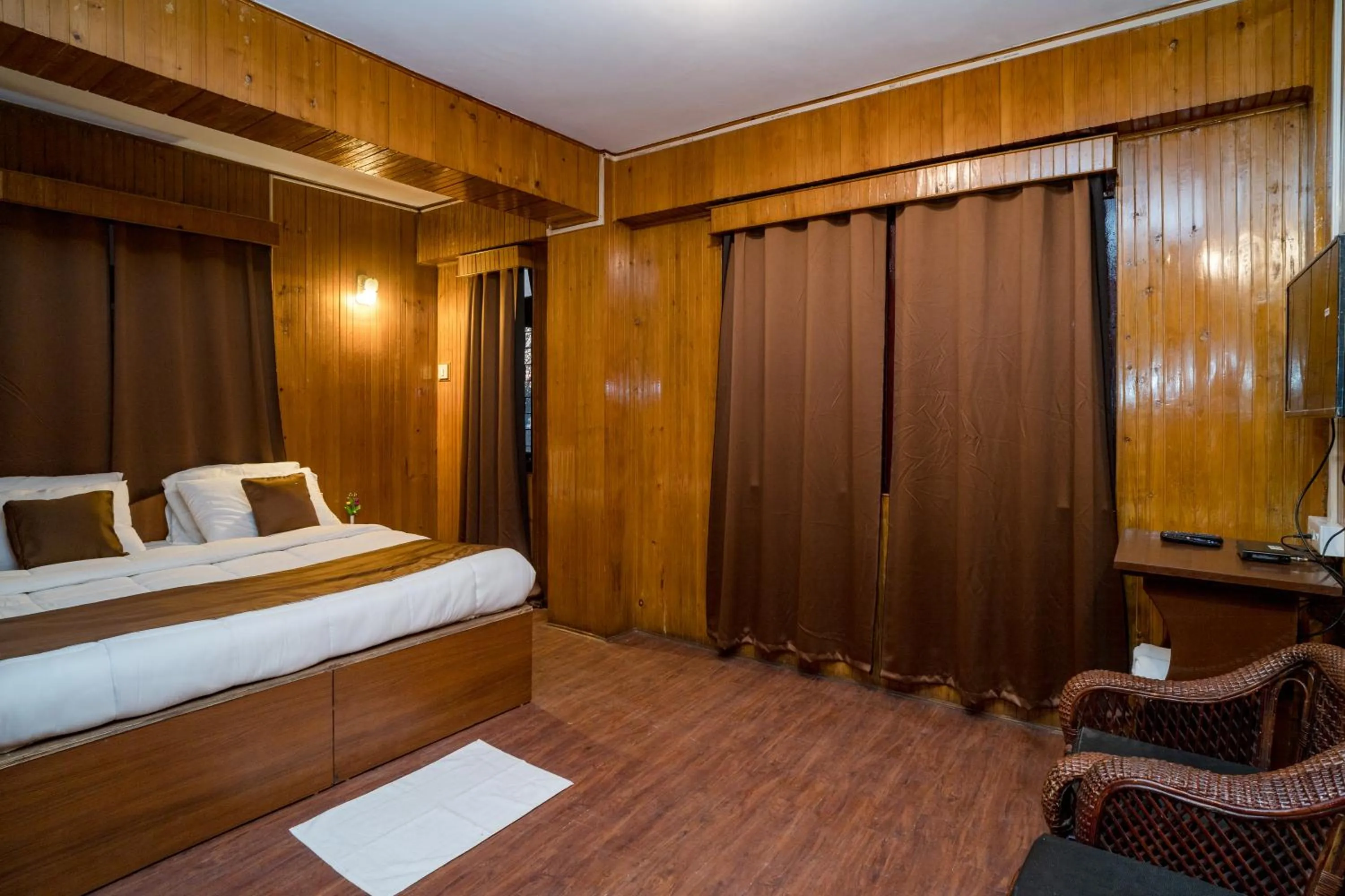 Bed in Magpie Mall Road Residency (MG Marg)