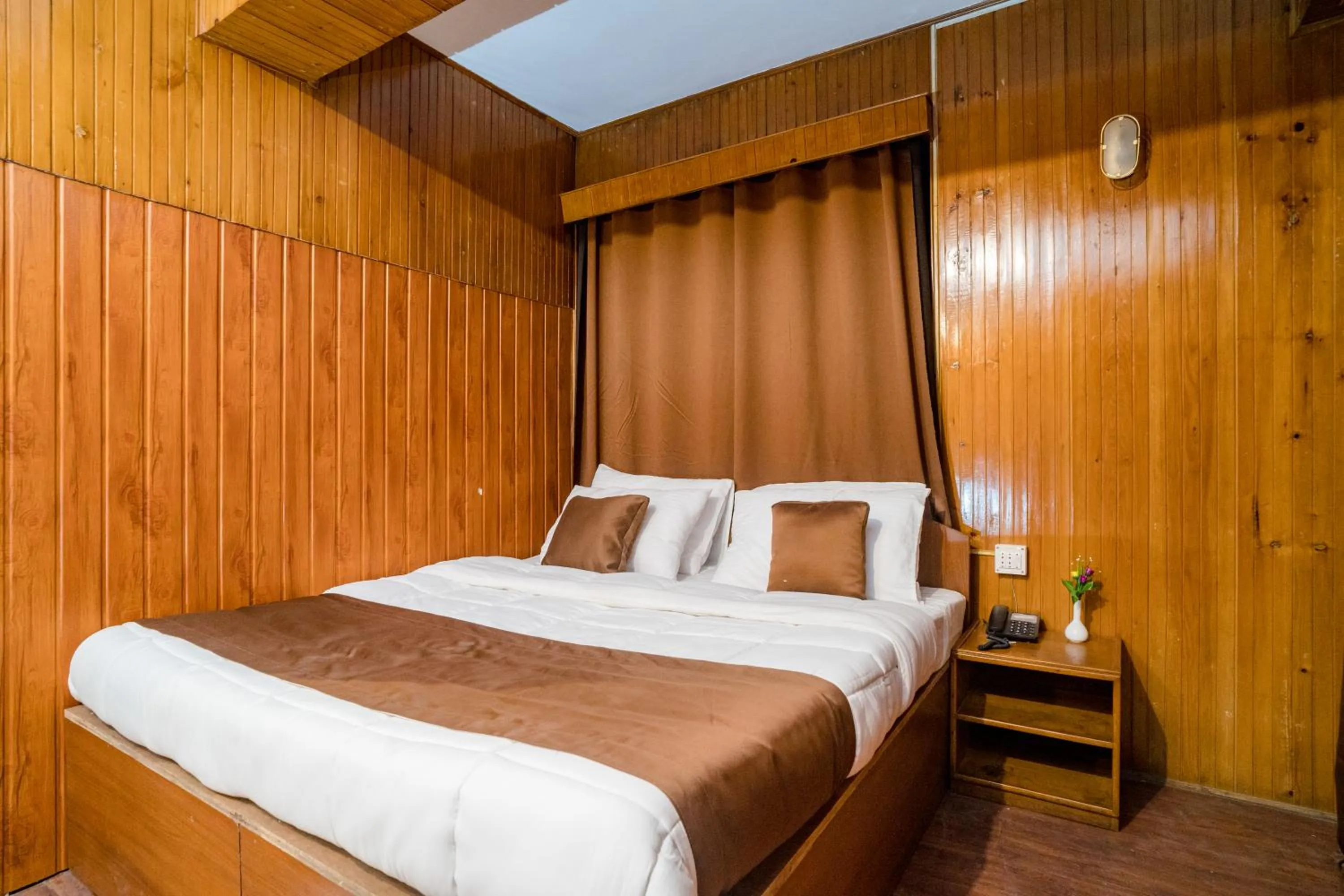 Photo of the whole room in Magpie Mall Road Residency (MG Marg)