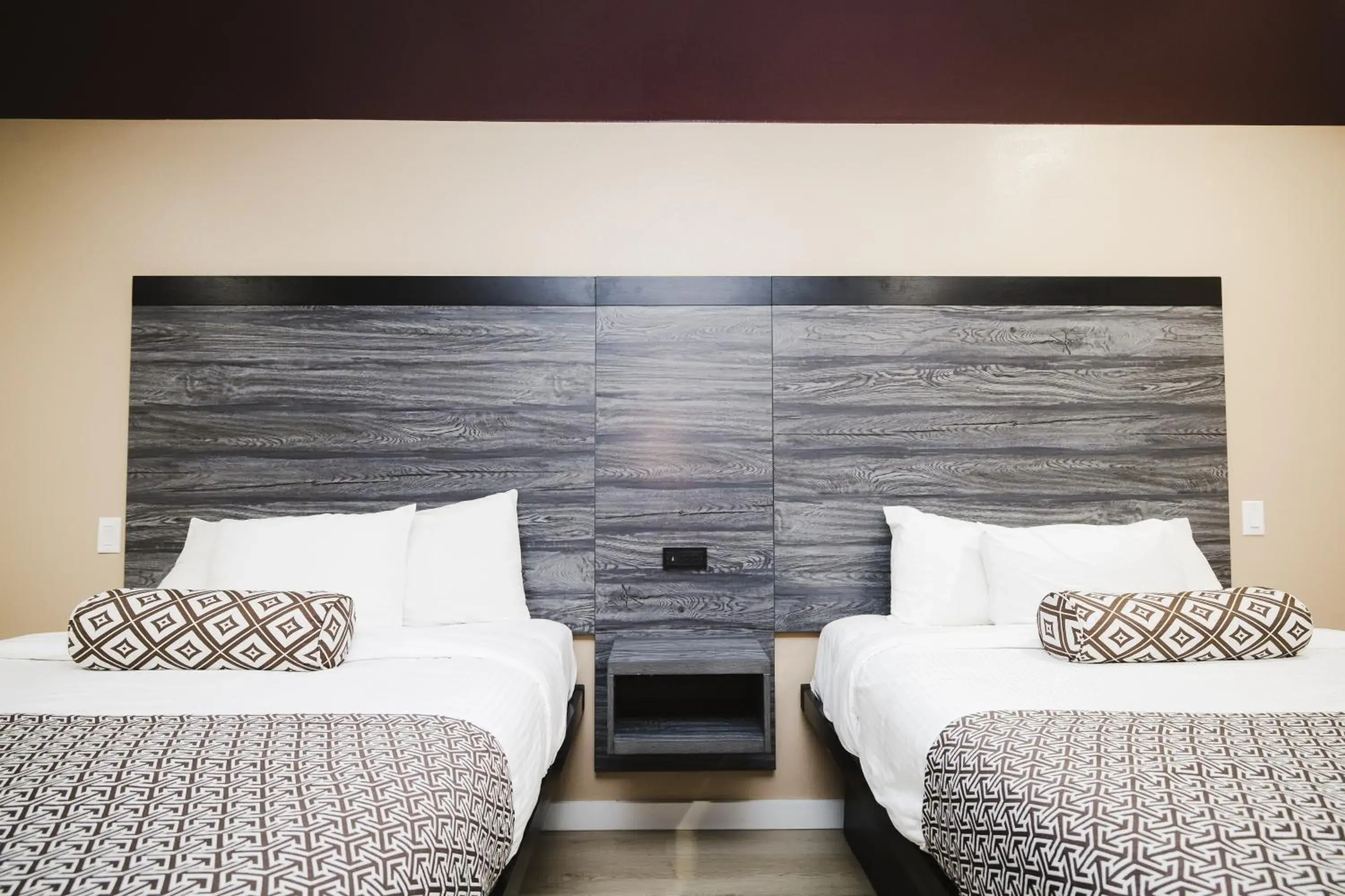 Queen Room with Two Queen Beds - Non-Smoking in Sapphire Inn & Suites Queen Room with Two Queen Beds - Non-Smoking in Sapphire Inn & Suites