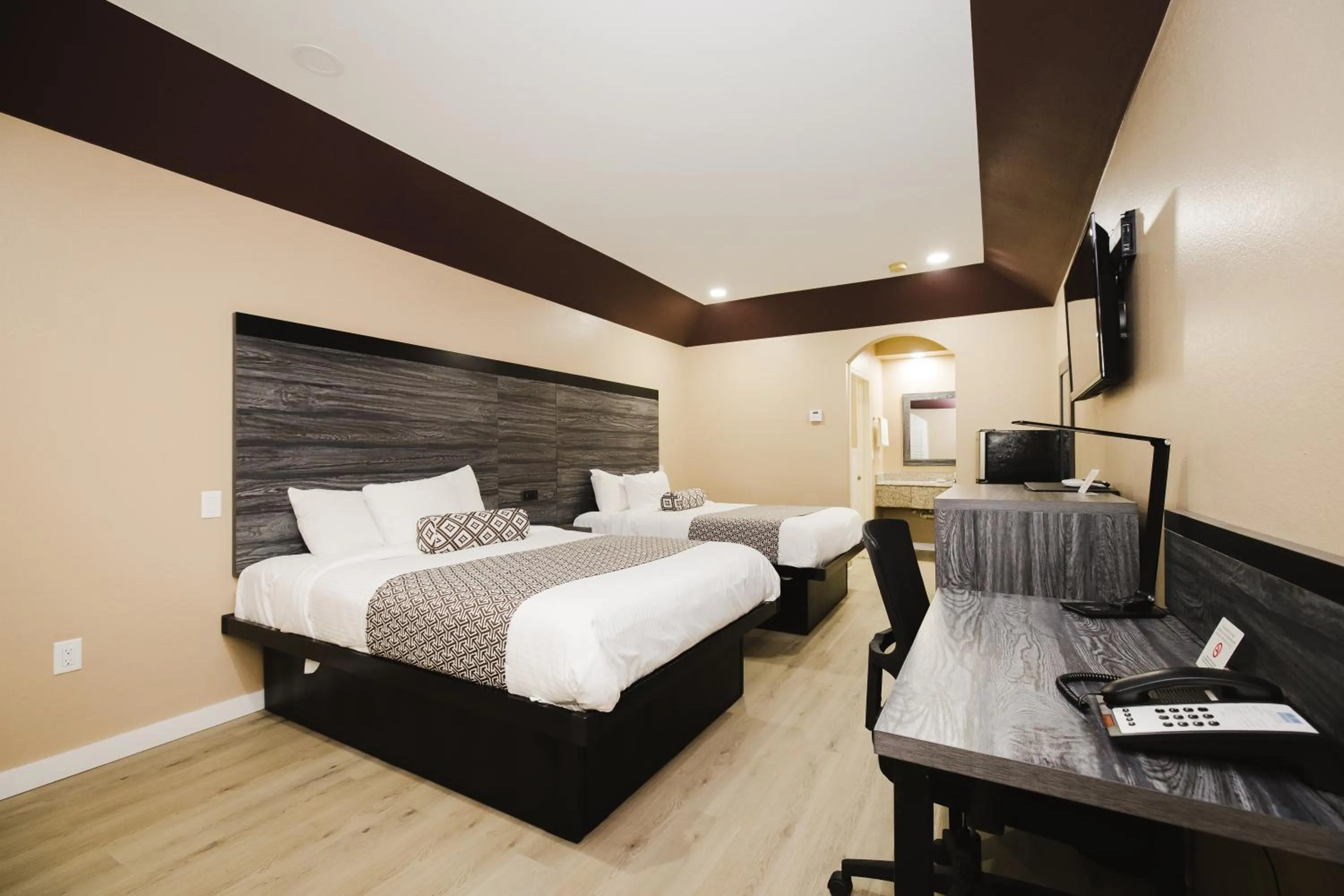 Bed in Sapphire Inn & Suites