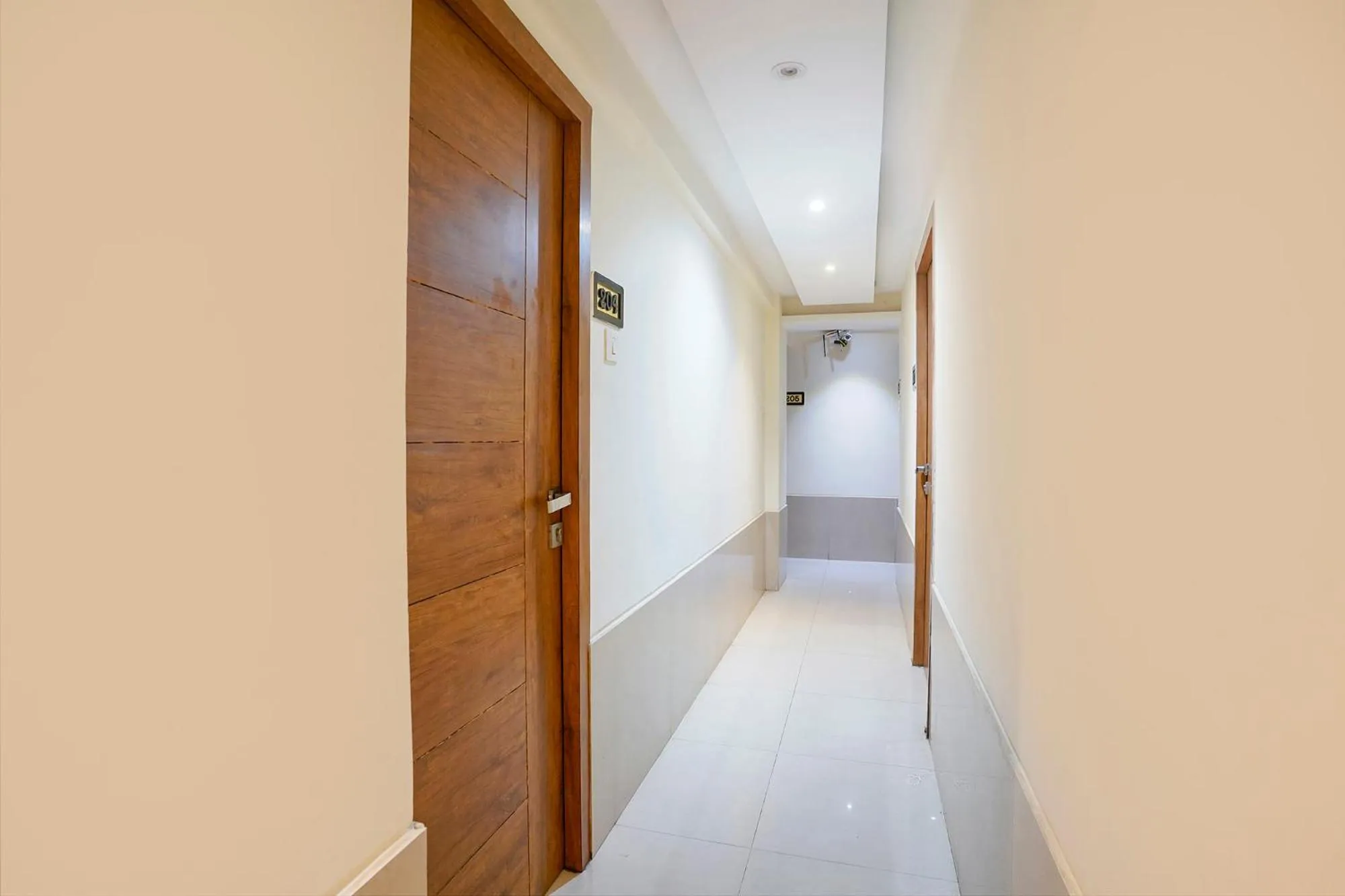 Lobby or reception in FabHotel Regal Inn - In Sahar Road