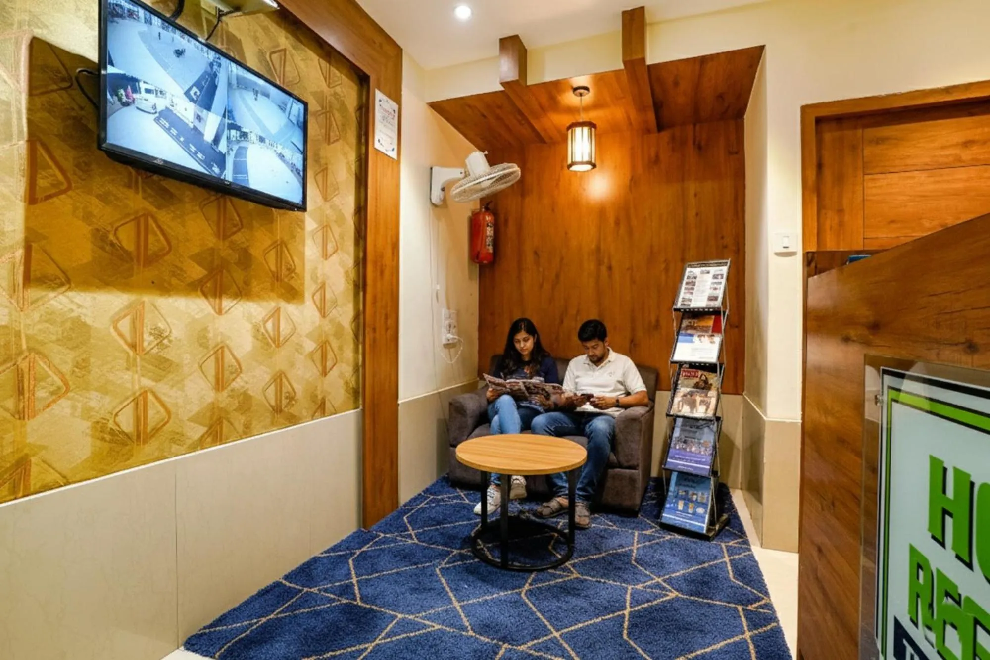 Seating area in FabHotel Regal Inn - In Sahar Road