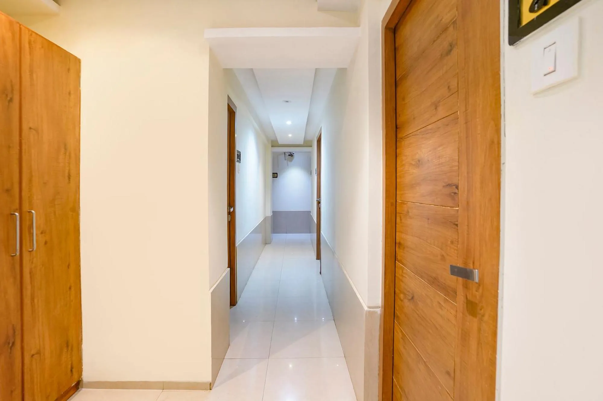 Lobby or reception in FabHotel Regal Inn - In Sahar Road