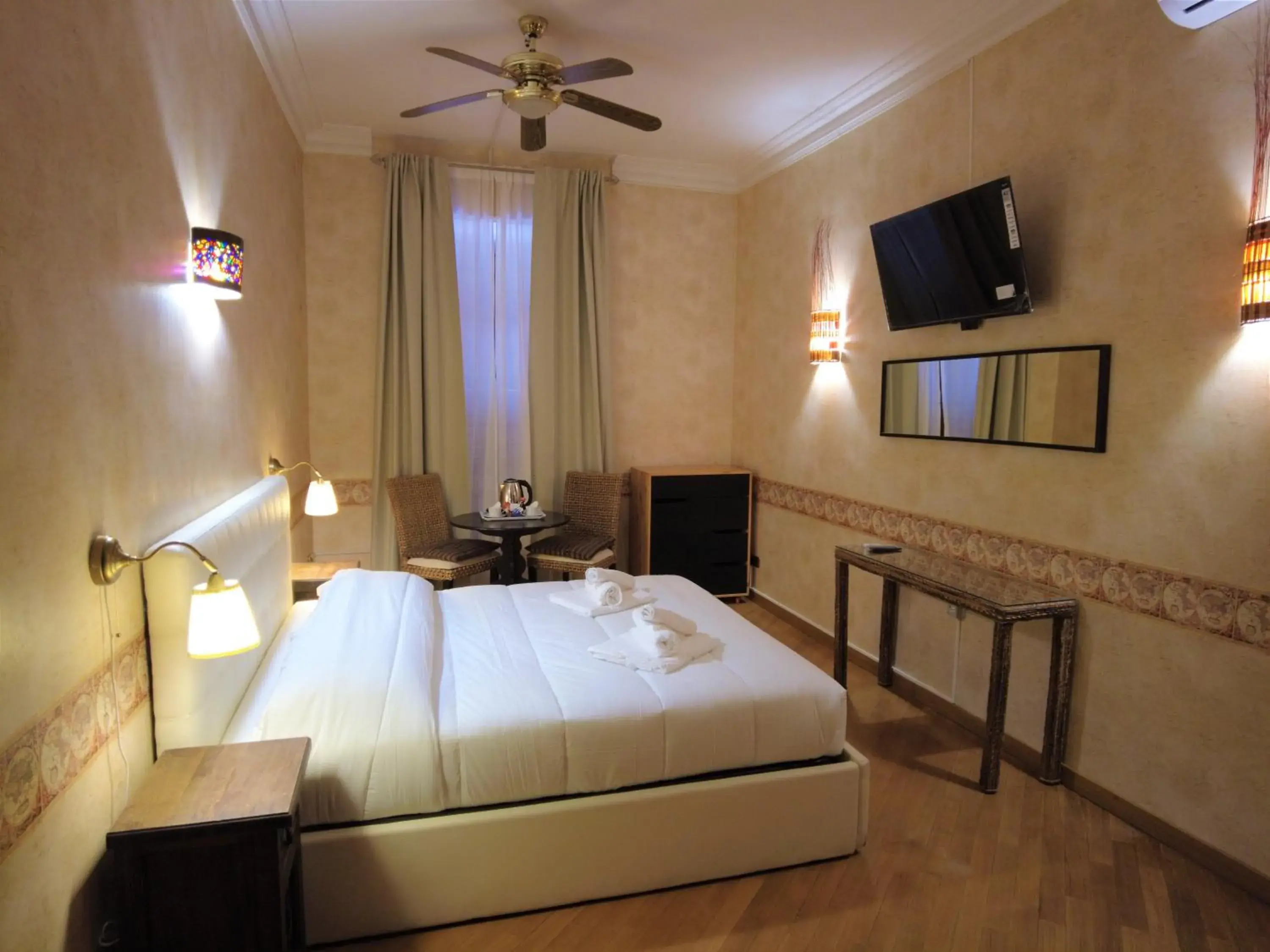 Double Room with Private External Bathroom in Gardoce's Guest House Double Room with Private External Bathroom in Gardoce's Guest House