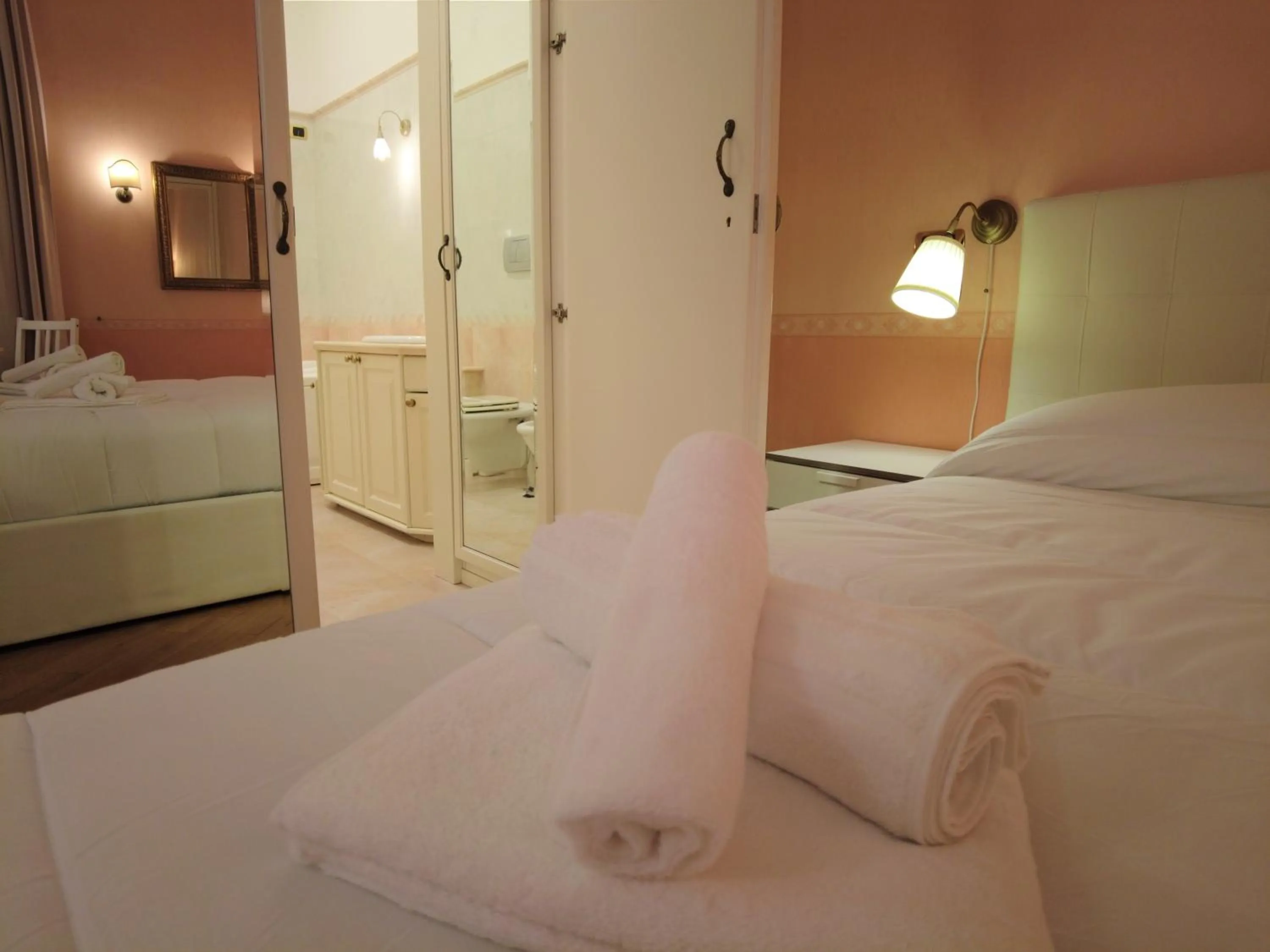 Bed in Gardoce's Guest House