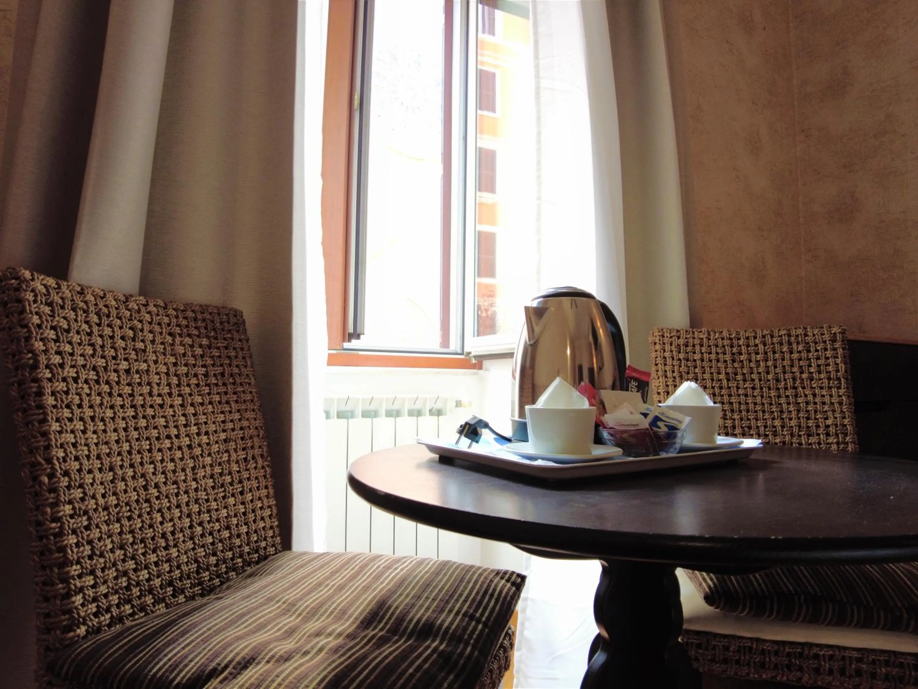 Coffee/tea facilities in Gardoce's Guest House