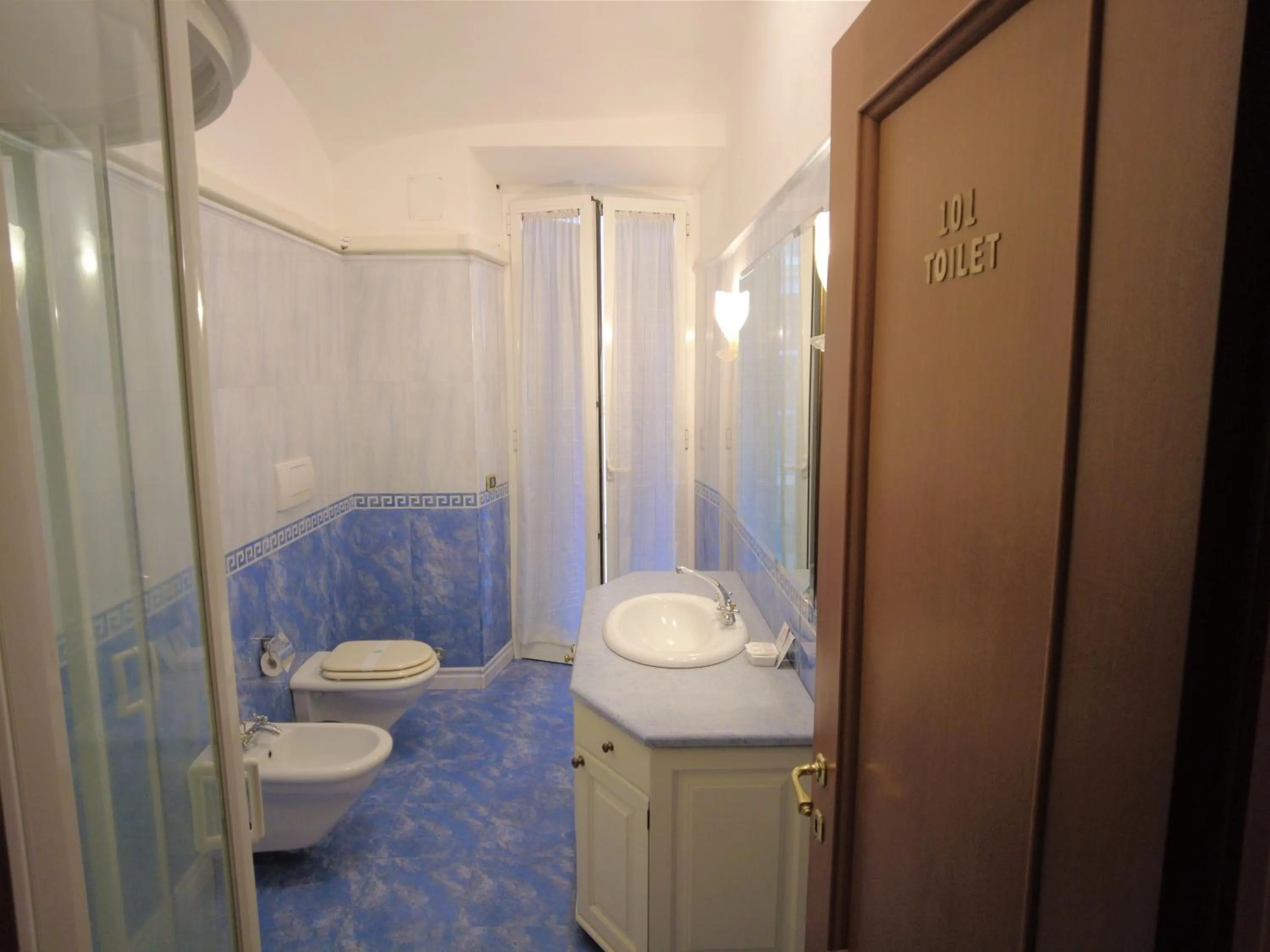 Bathroom in Gardoce's Guest House