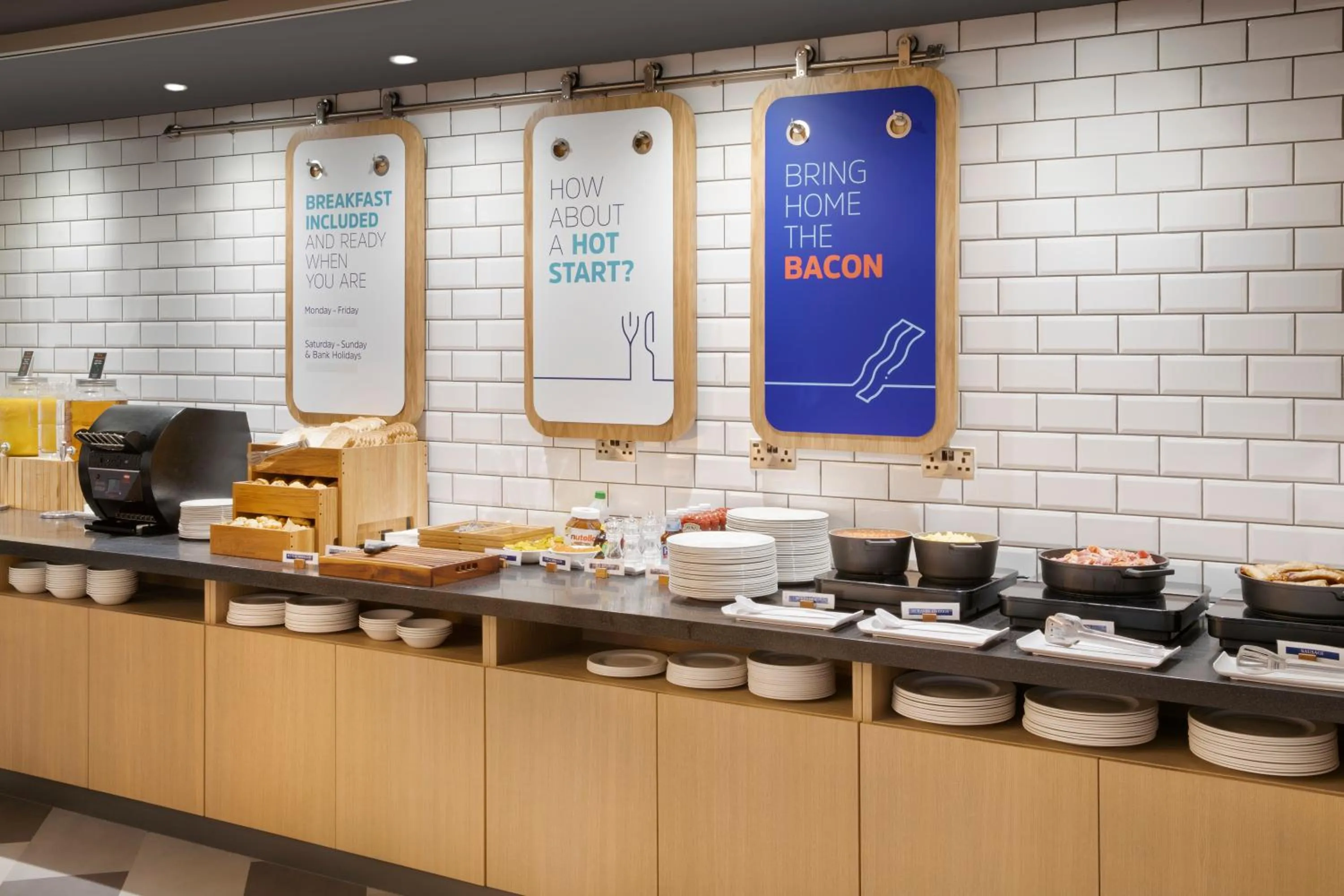 Breakfast in Holiday Inn Express Cambridge West - Cambourne by IHG