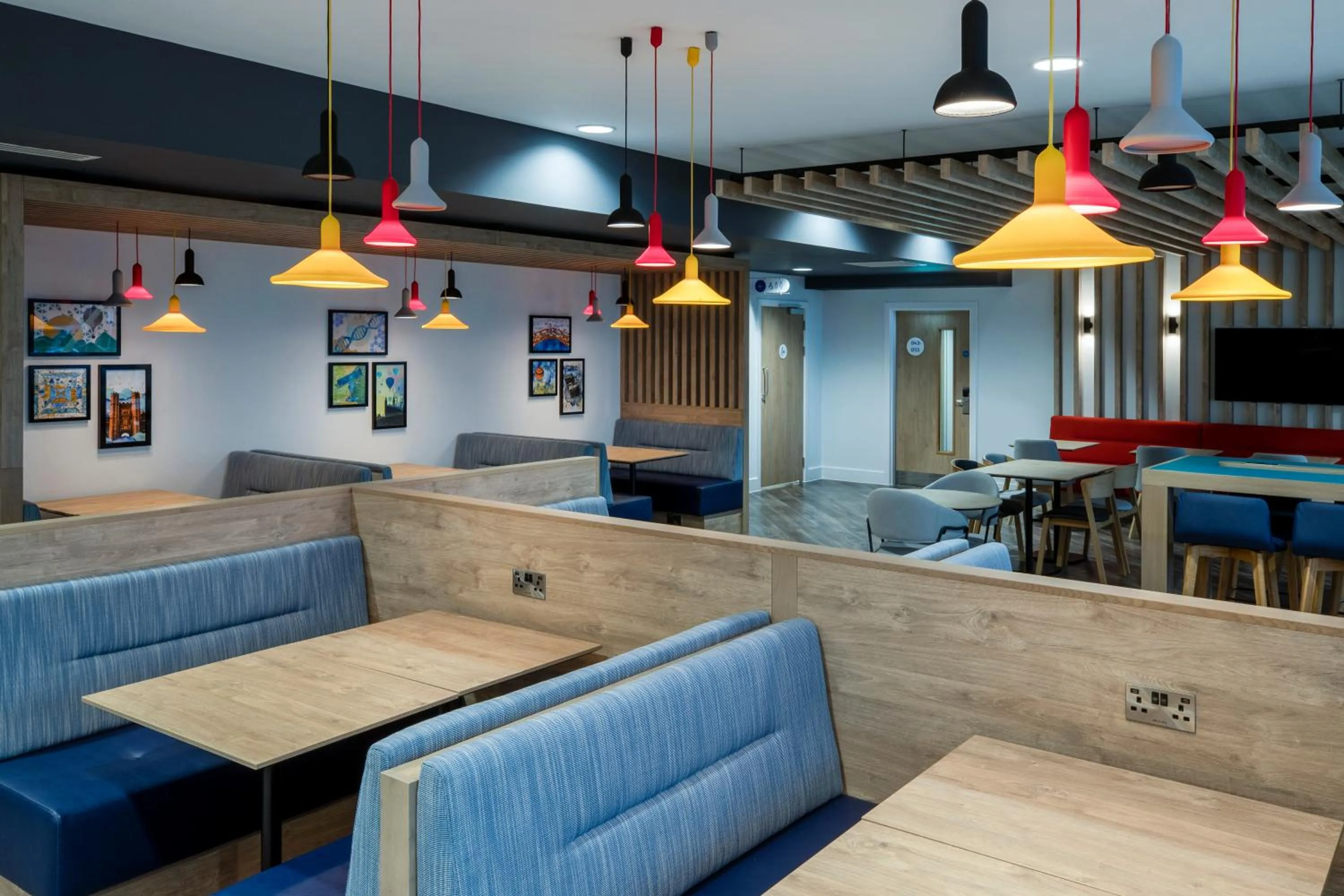 Restaurant/places to eat in Holiday Inn Express Cambridge West - Cambourne by IHG