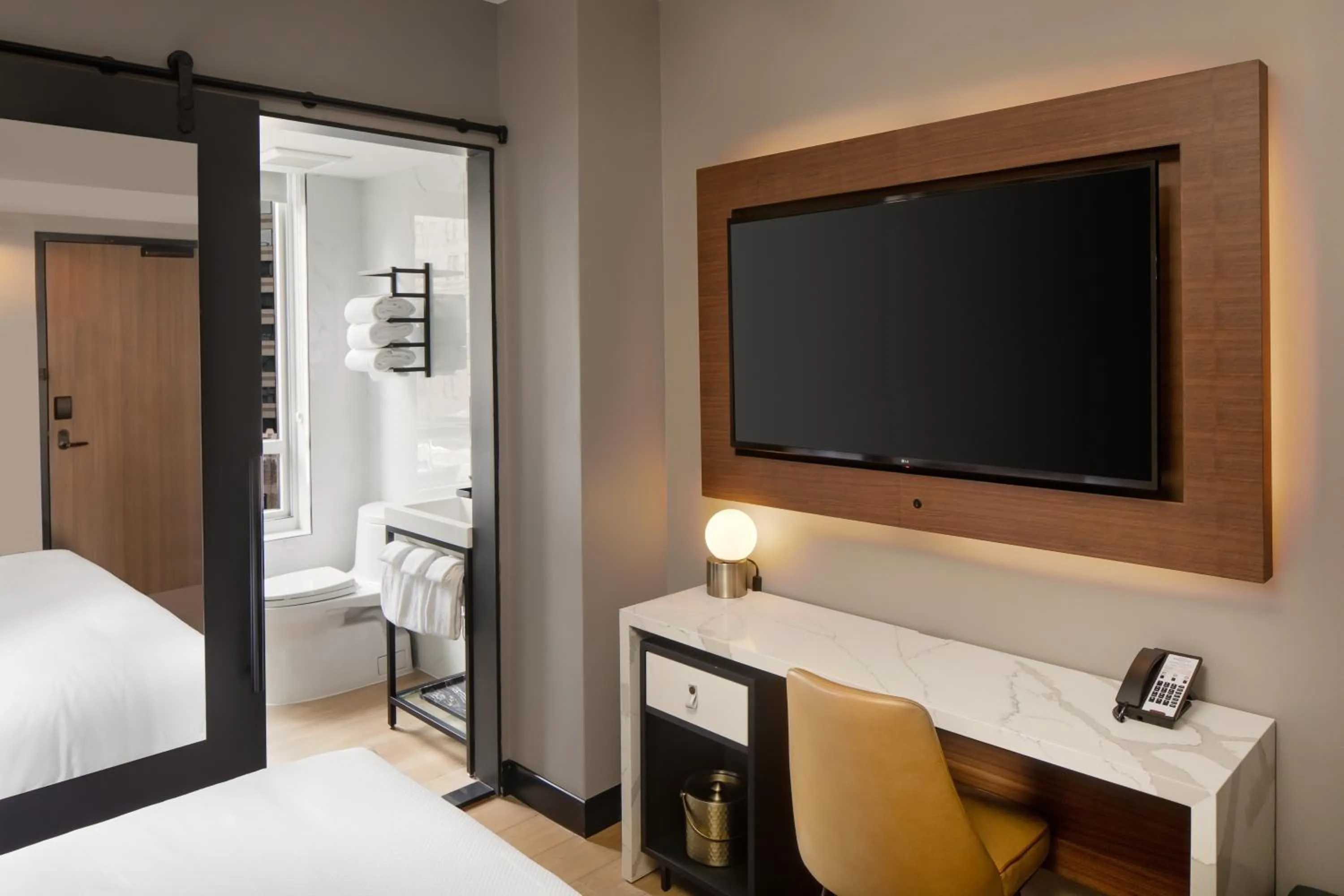 TV and multimedia, Bed in Hotel Indigo NYC Downtown - Wall Street by IHG