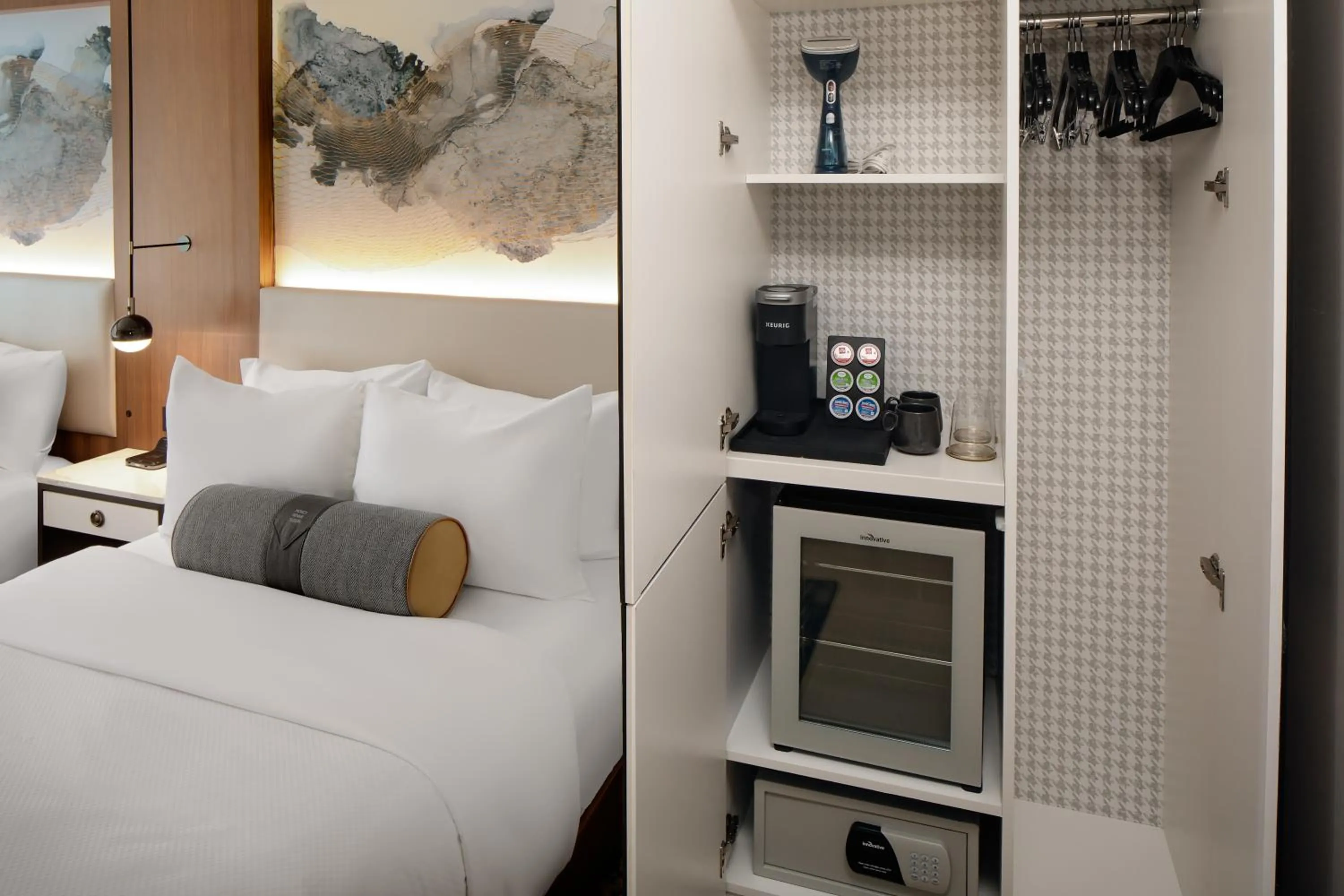 Coffee/tea facilities, Bed in Hotel Indigo NYC Downtown - Wall Street by IHG