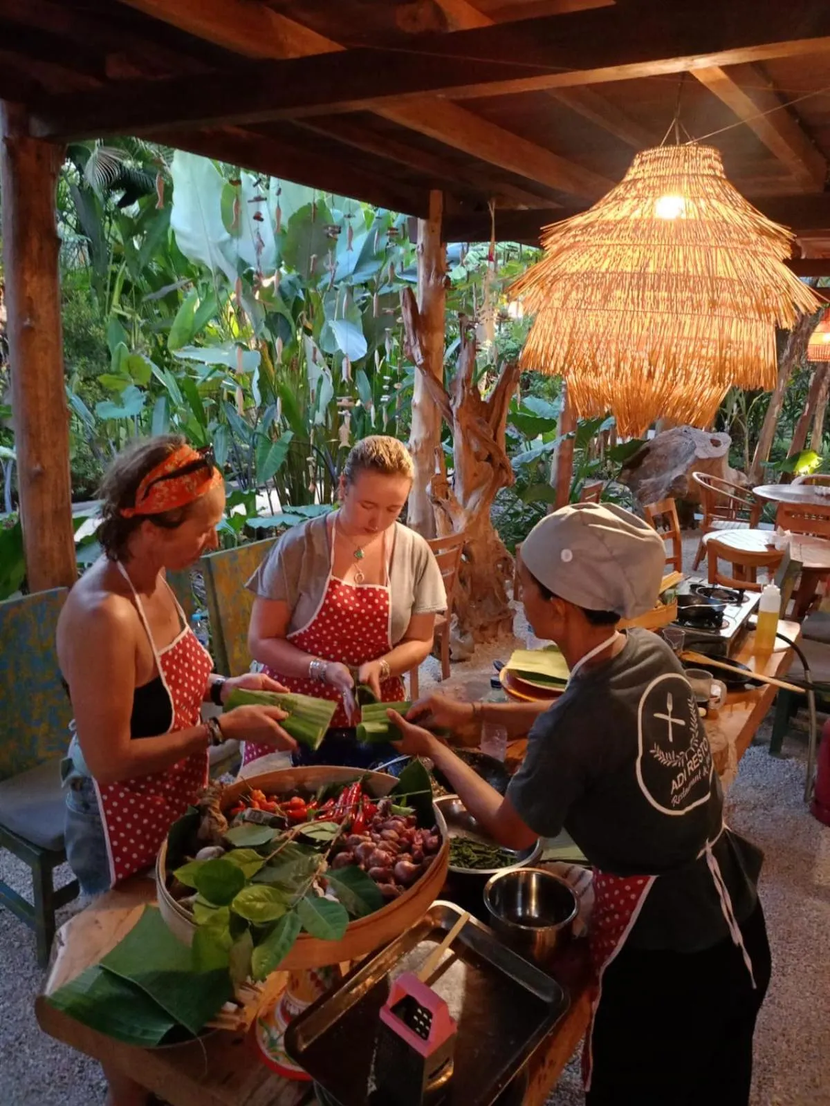 Restaurant/places to eat in Villa Adi