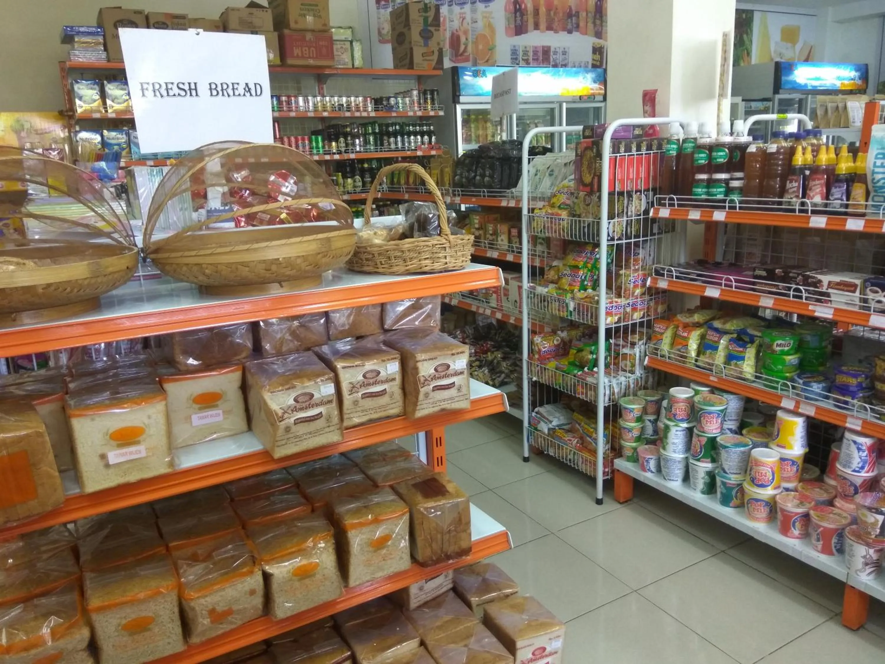 On-site shops in Villa Adi