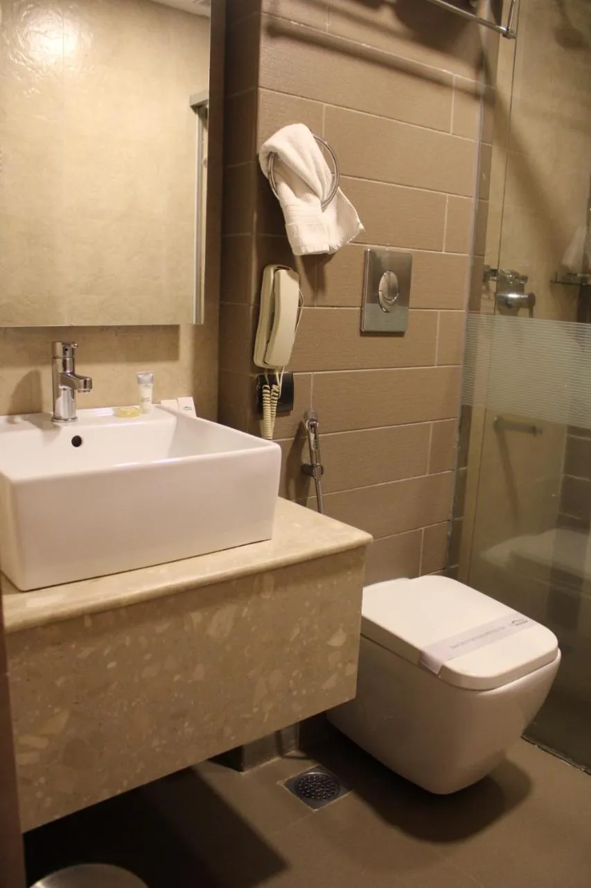 Bathroom in Devonshire Greens - The Leisure Hotel and Spa