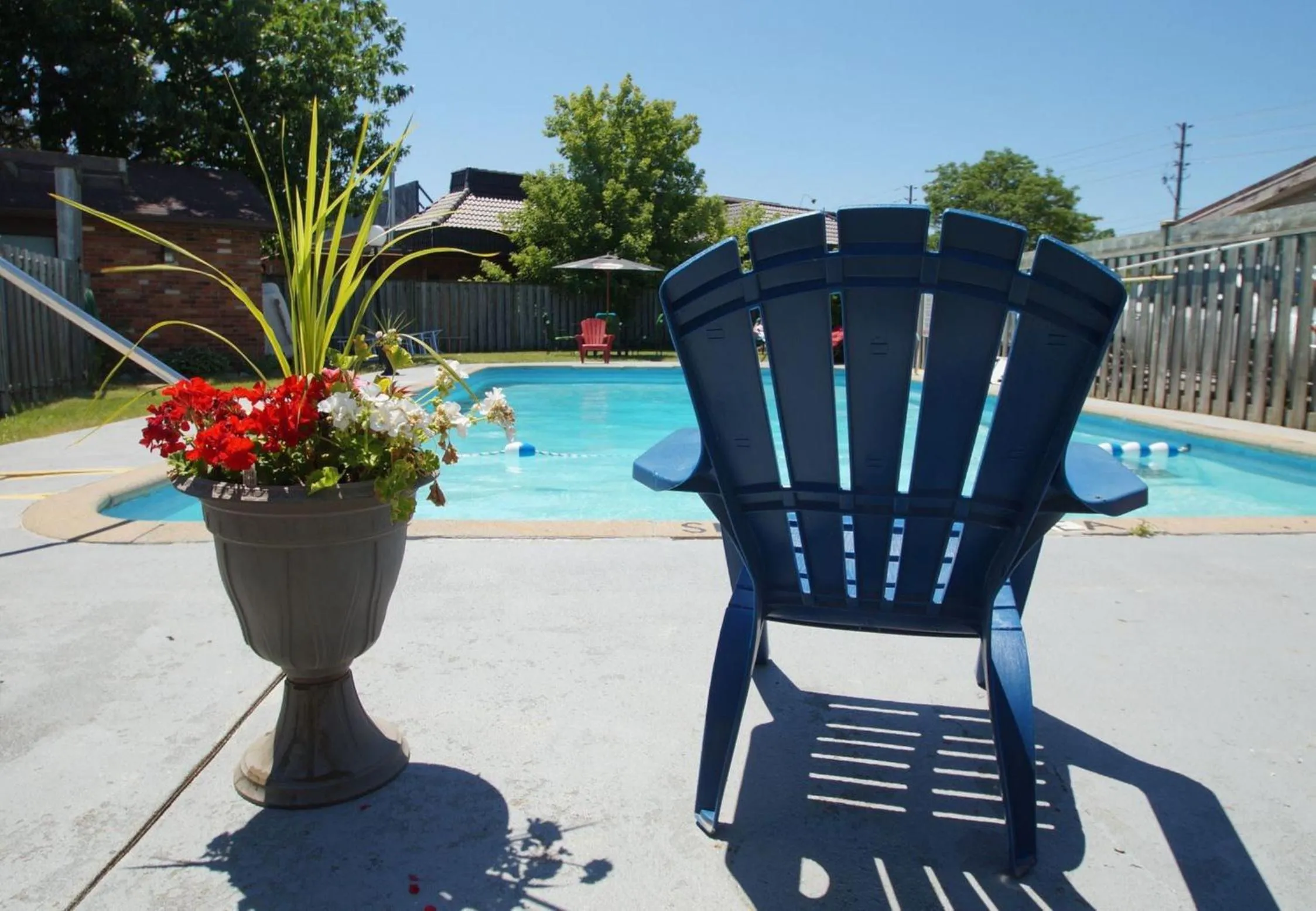 Swimming pool in Canadas Best Value Inn St. Catharines