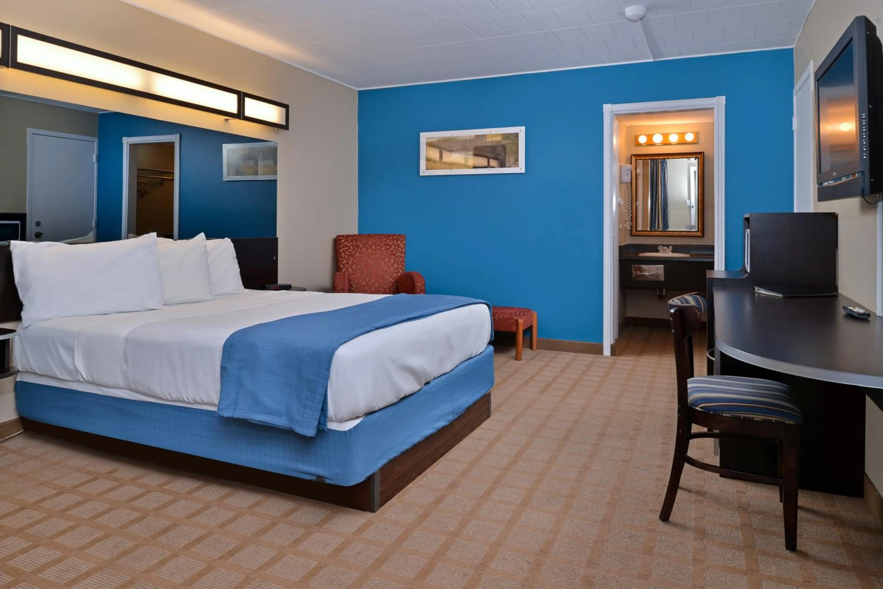 Bedroom, Bed in Canadas Best Value Inn St. Catharines