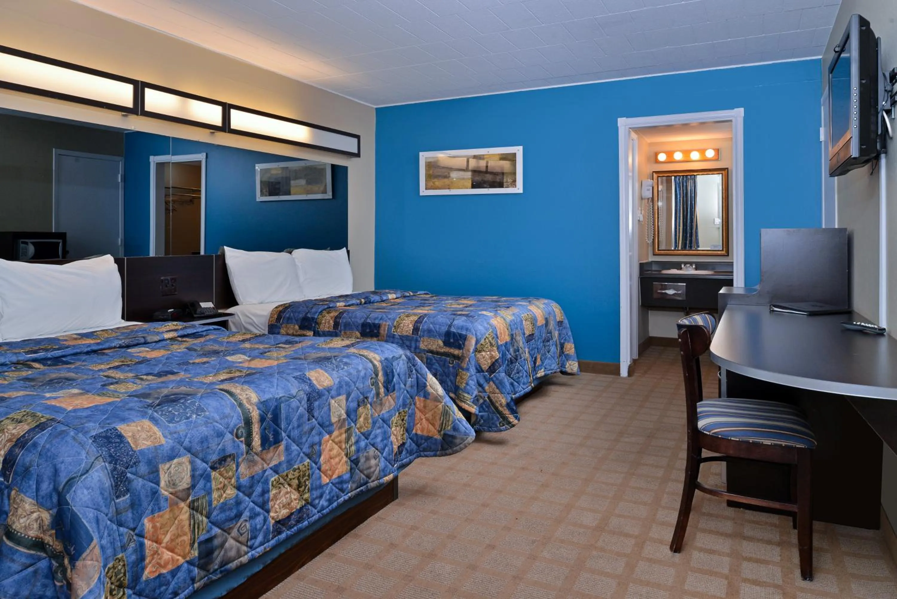 Bedroom, Bed in Canadas Best Value Inn St. Catharines