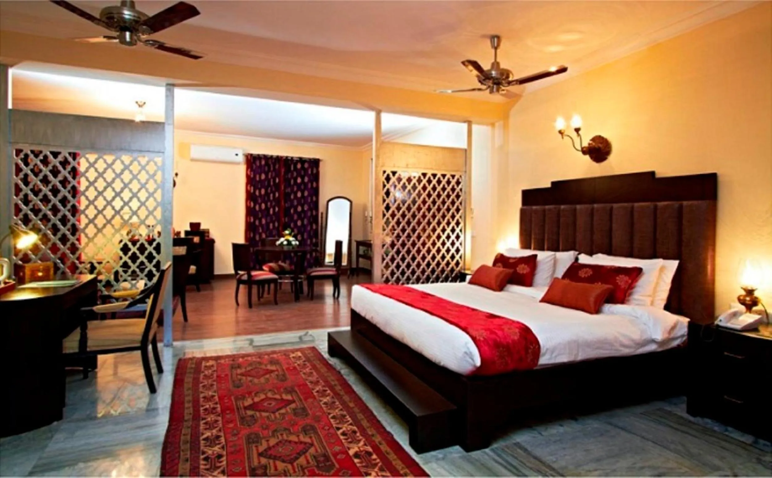 Photo of the whole room, Bed in Ranbanka Palace